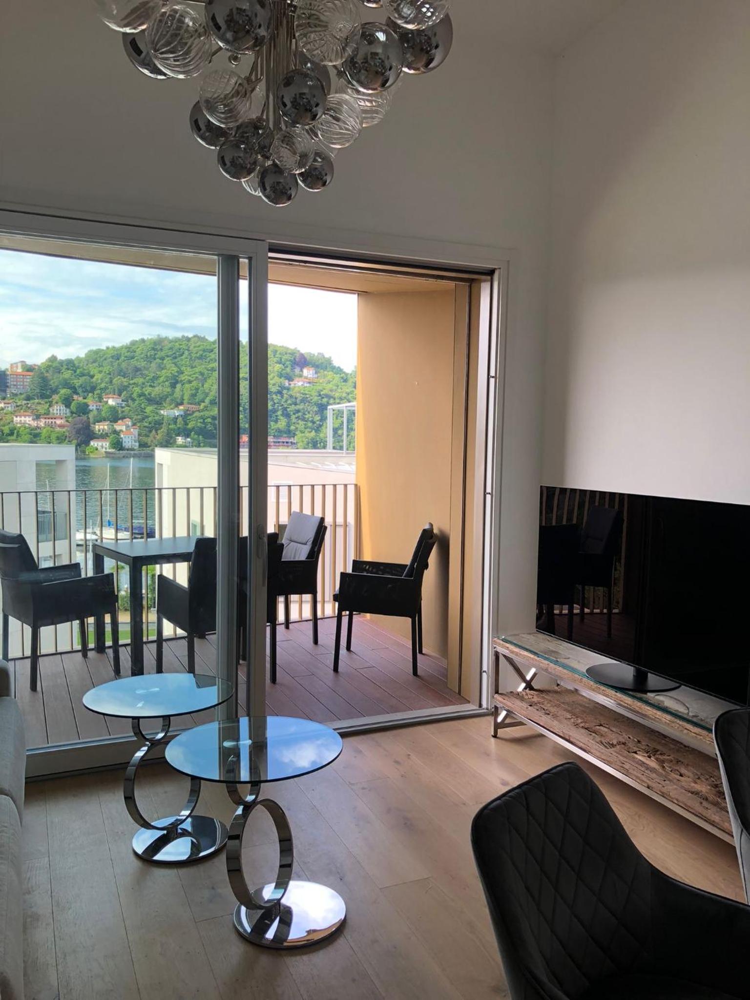 Two-Bedroom Apartment with Lake View photo 2