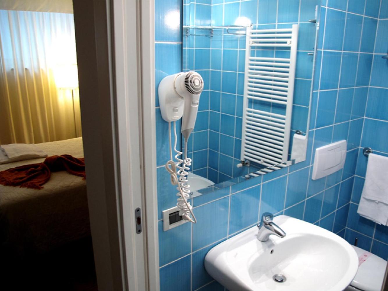 Economy Double or Twin Room without Balcony photo 3