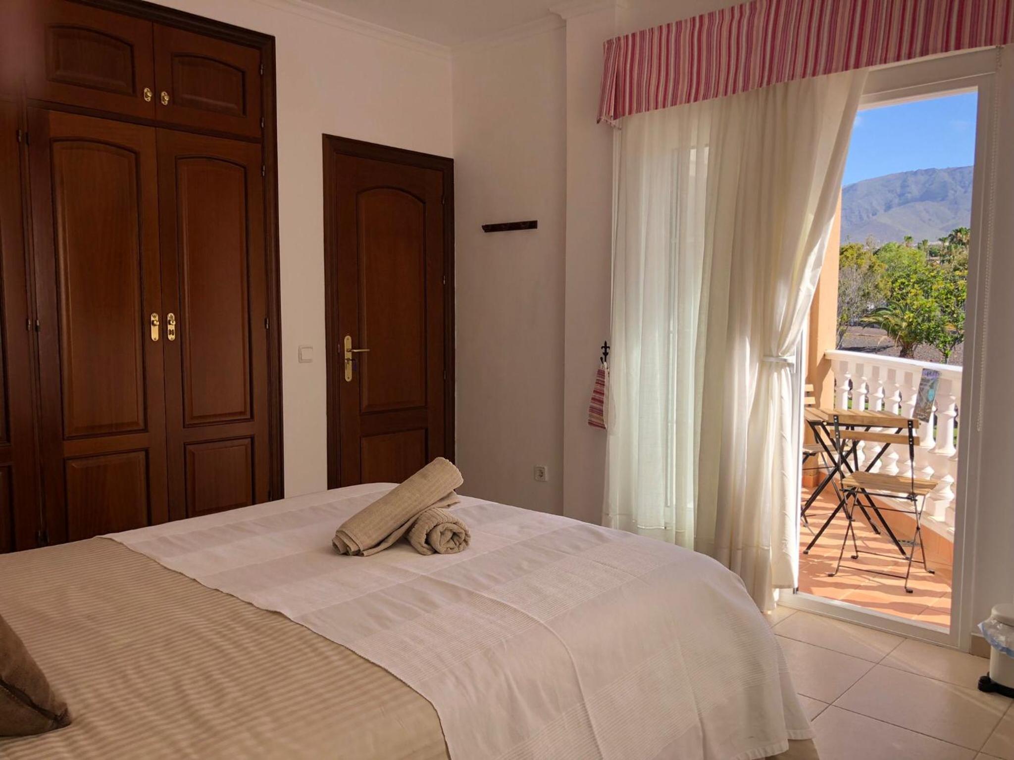 Double Room with Shared Bathroom photo 3