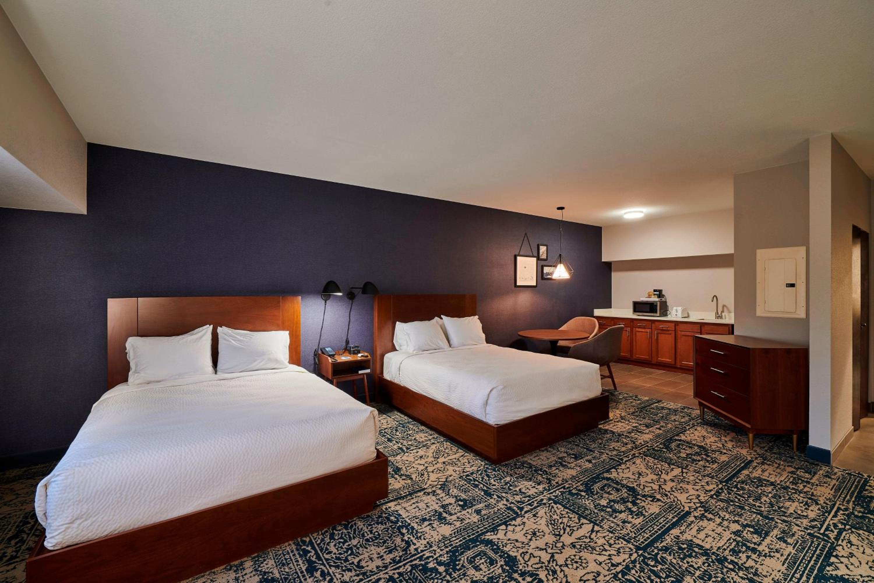 Suite, 2 Queen, City view