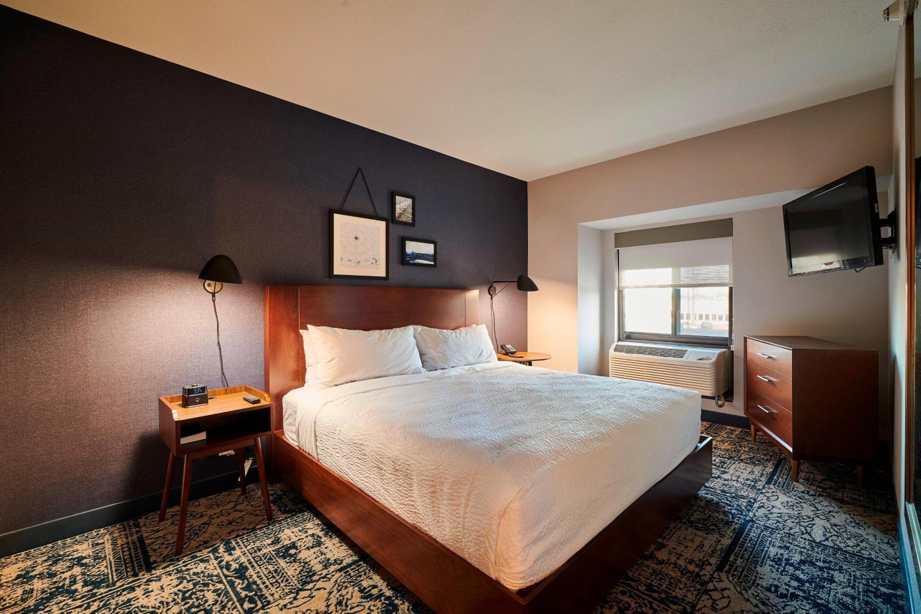 Junior Suite, King - Photo 1