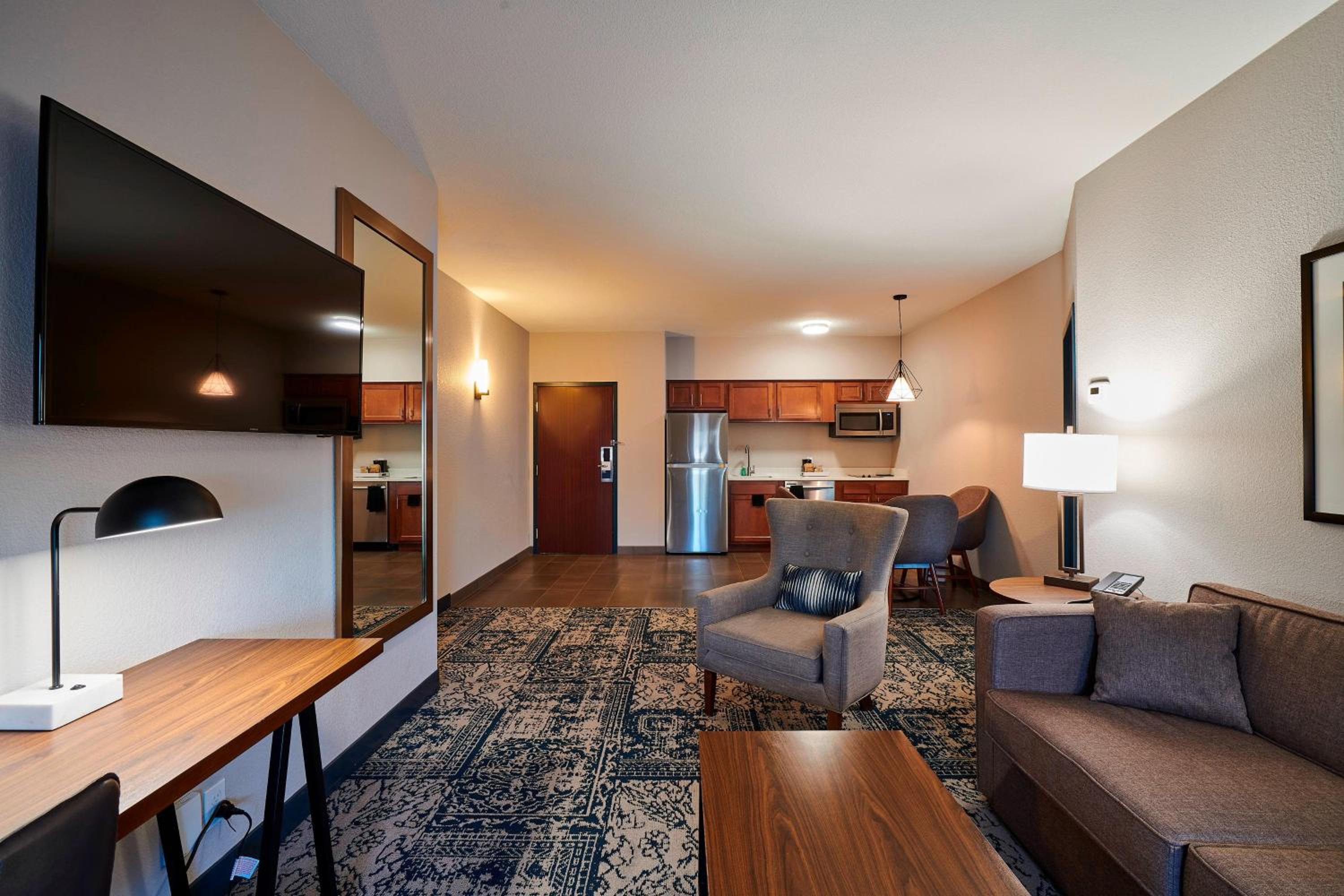 Larger 2 Bedroom Suite, City view photo 1