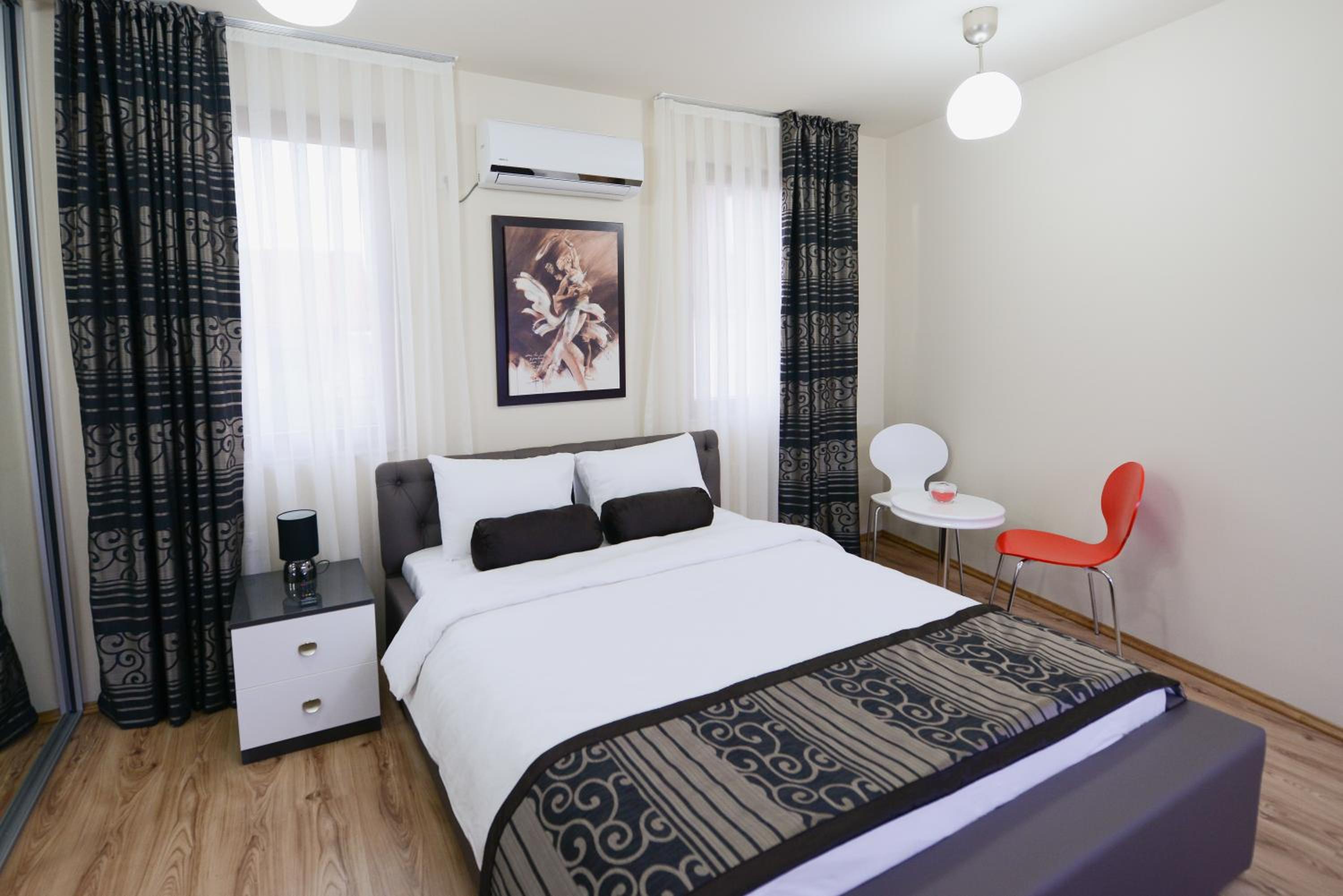 Deluxe Studio Apartment