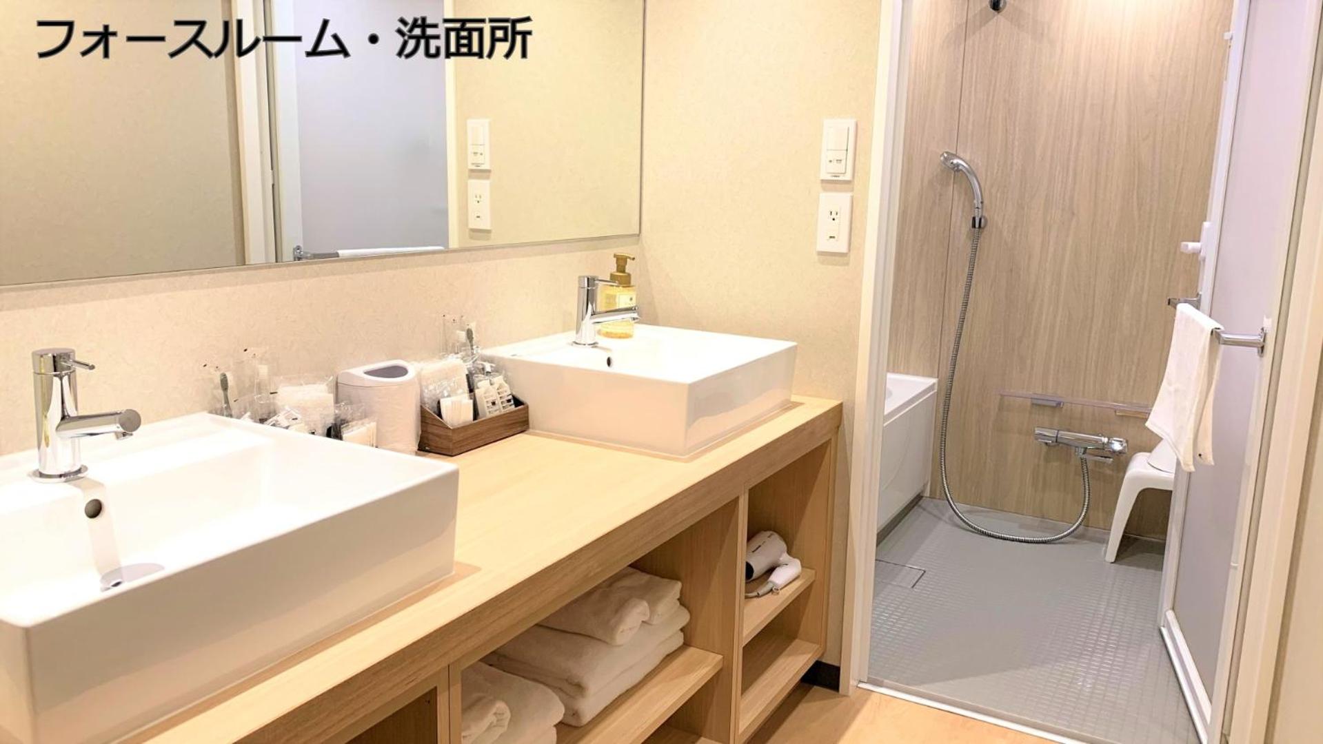 Quadruple Room - Photo 8