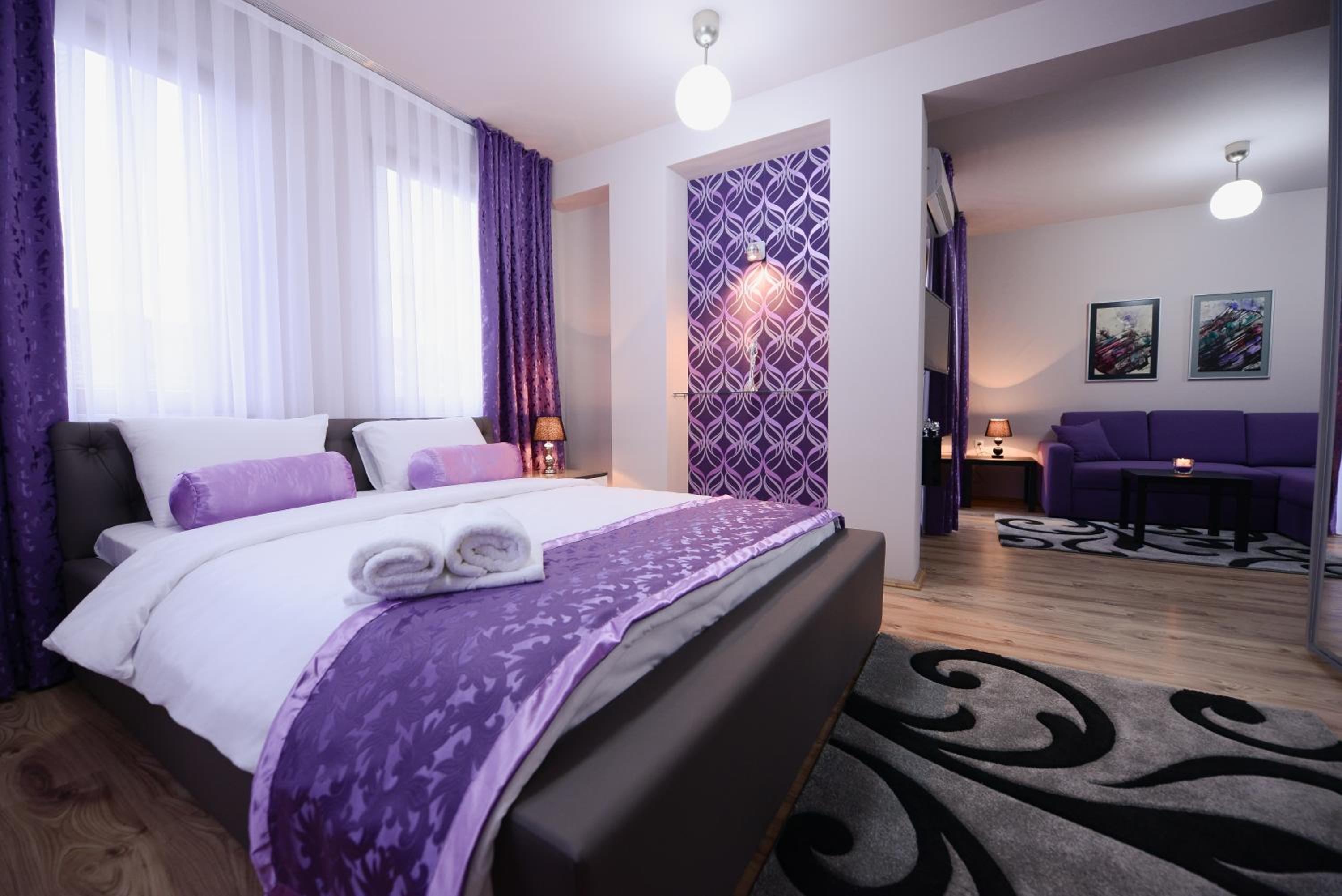 One-Bedroom Apartment with Balcony