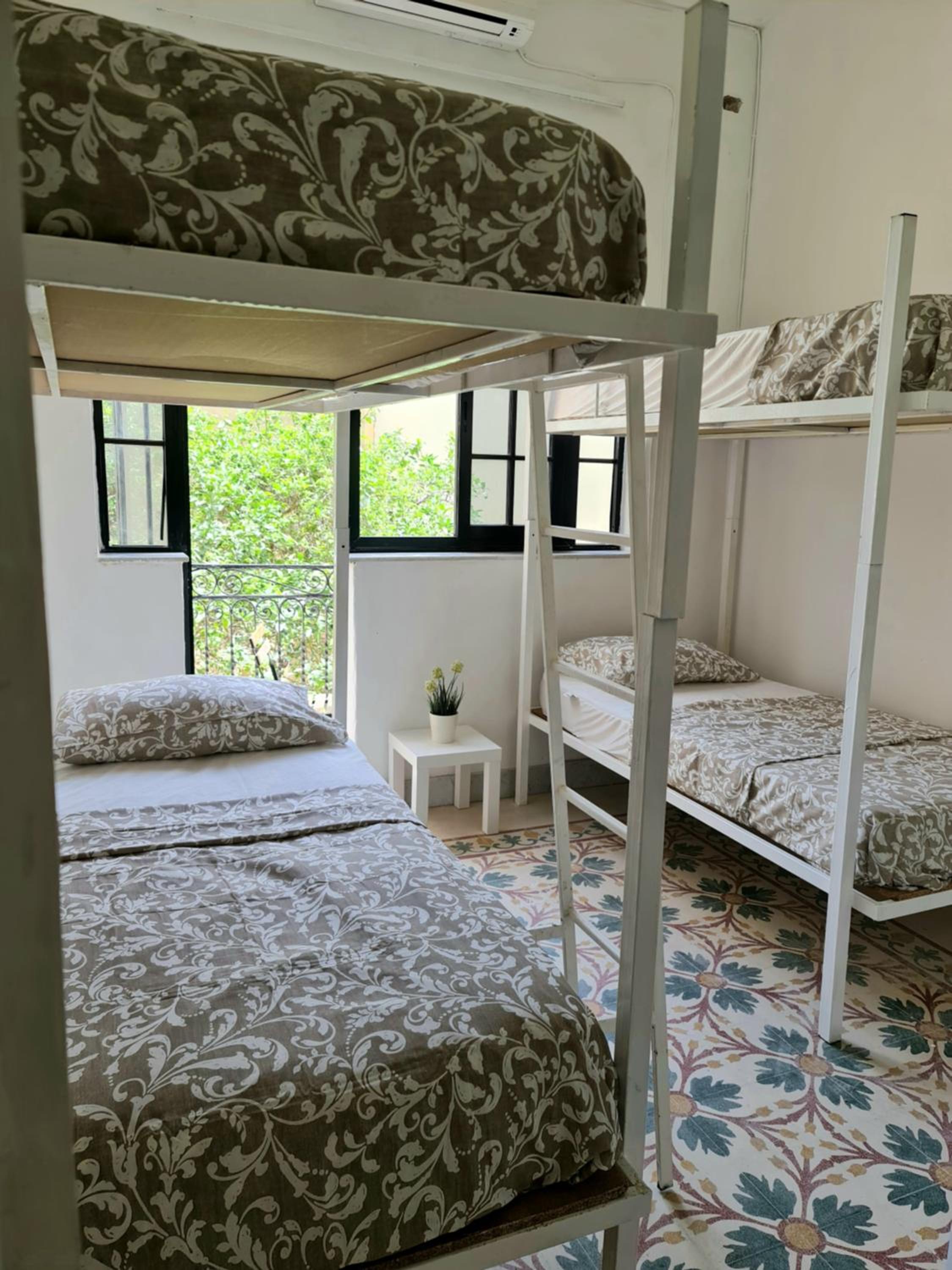 Posto Letto in Dormitorio con 4 Letti
