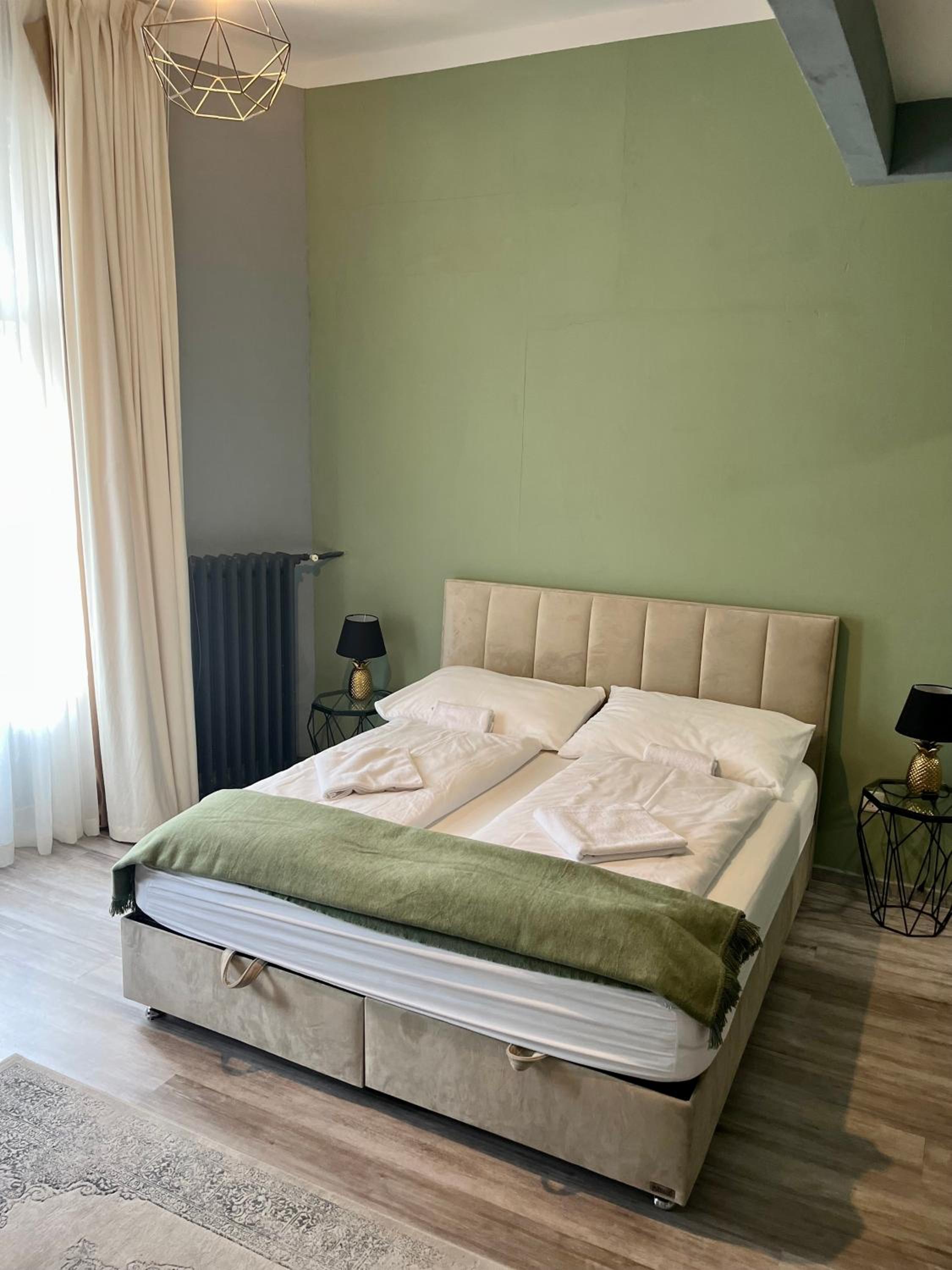 Deluxe King Room - Photo 1