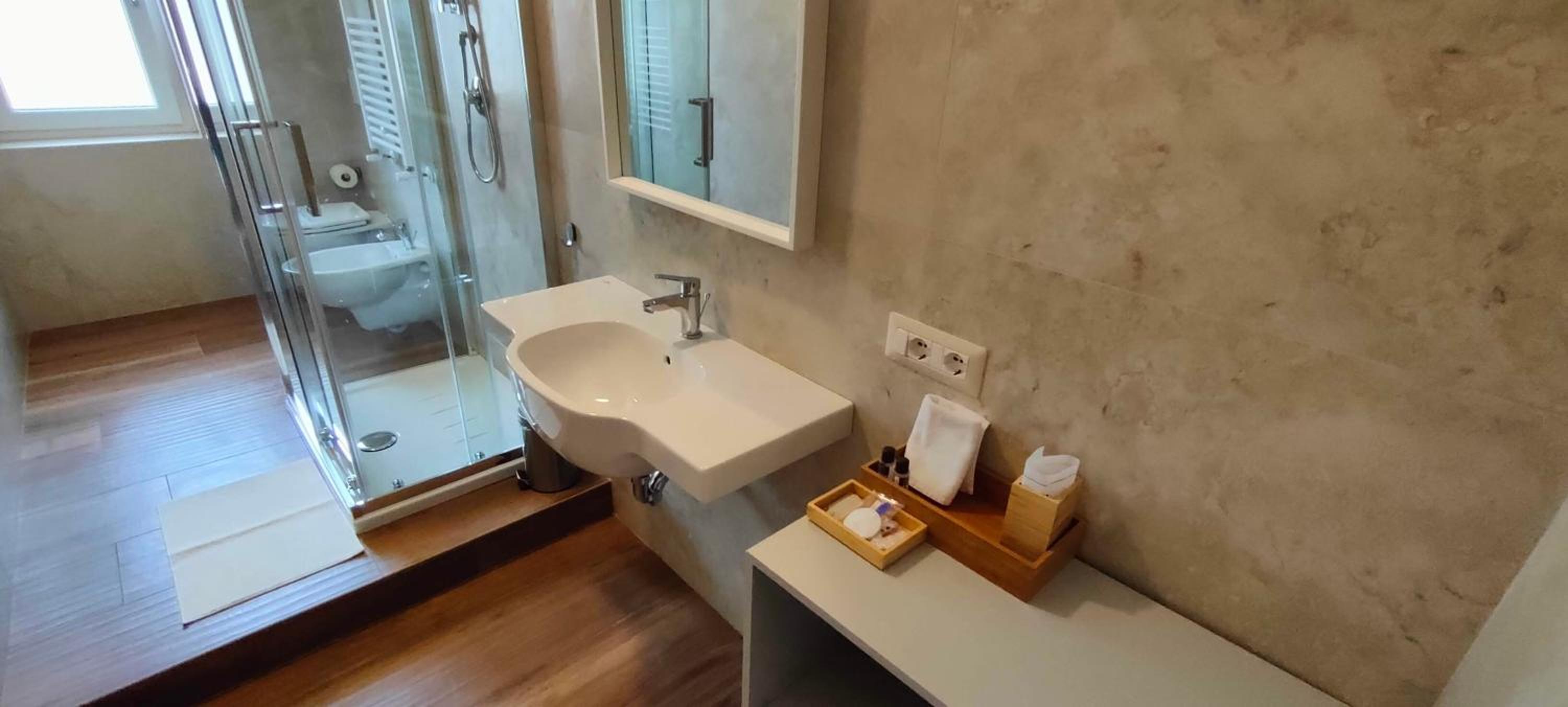 Double Room with Private External Bathroom photo 2
