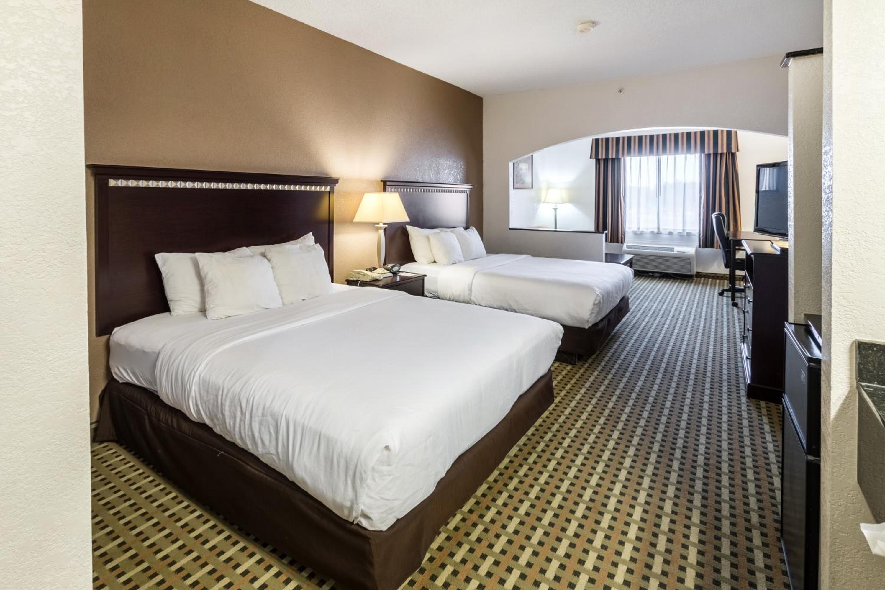 Suite with Two Queen Beds - Accessible/Non-Smoking - Photo 3