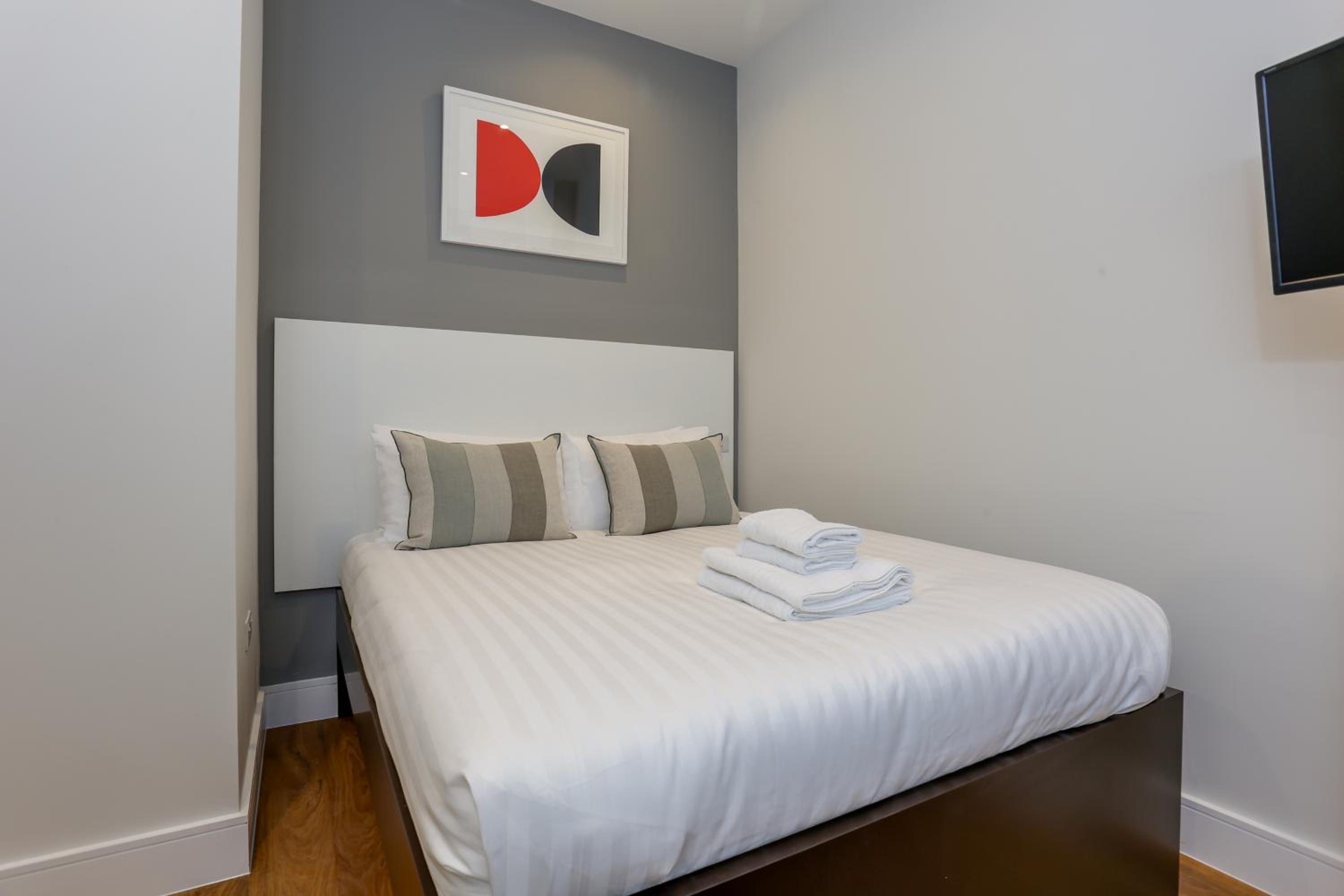 Rear Small Studio Apartment photo 1