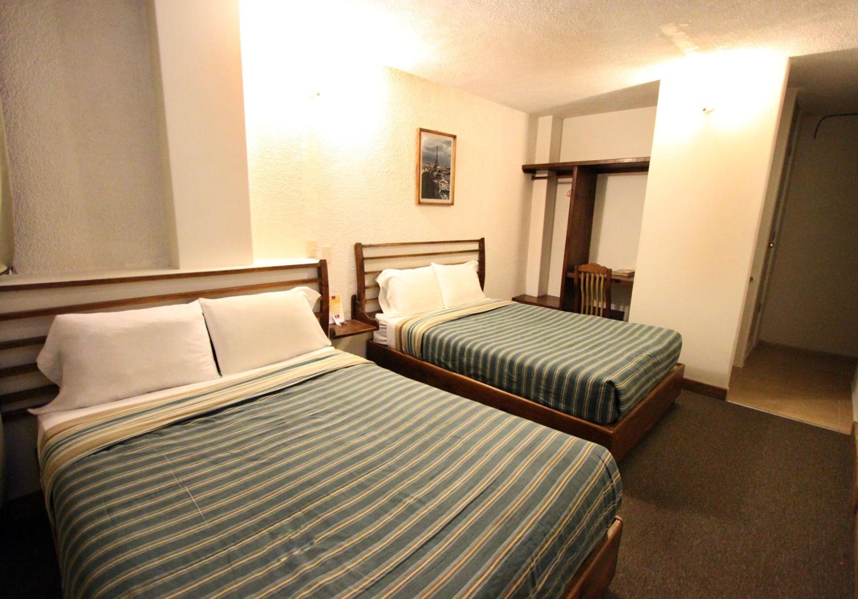 Standard Twin Room photo 3