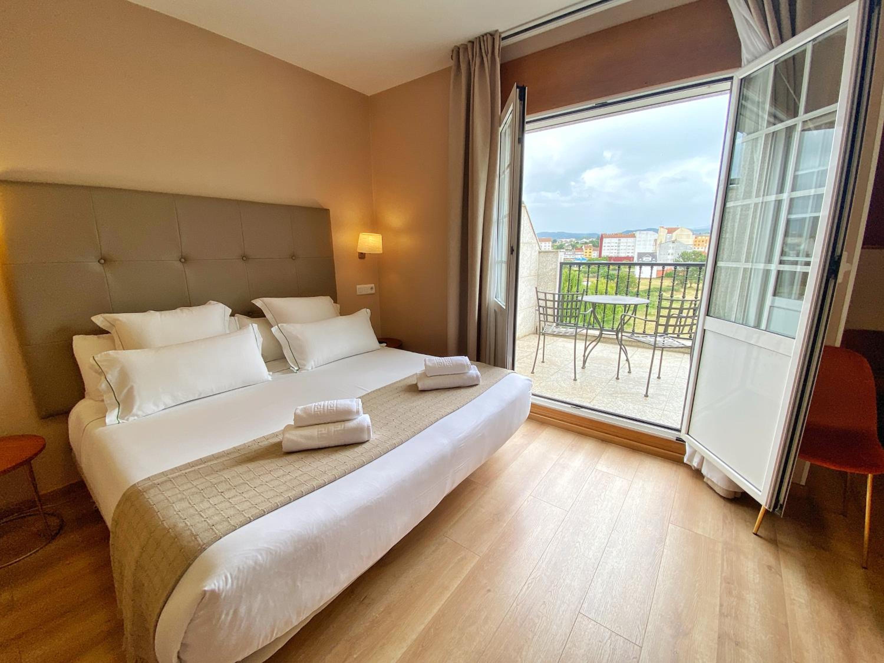 Deluxe Double Room with Balcony photo 2