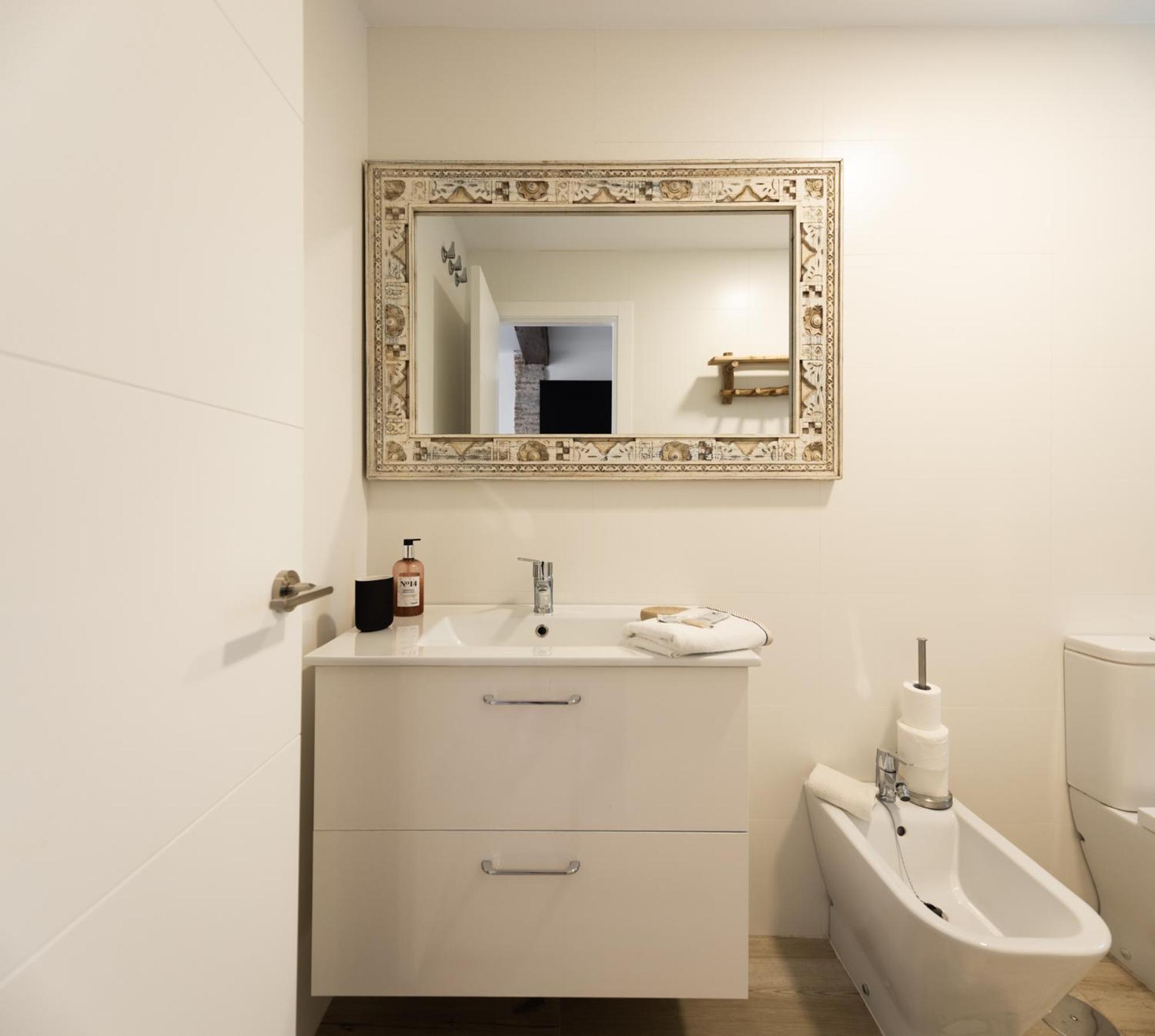 One-Bedroom Apartment - Photo 7