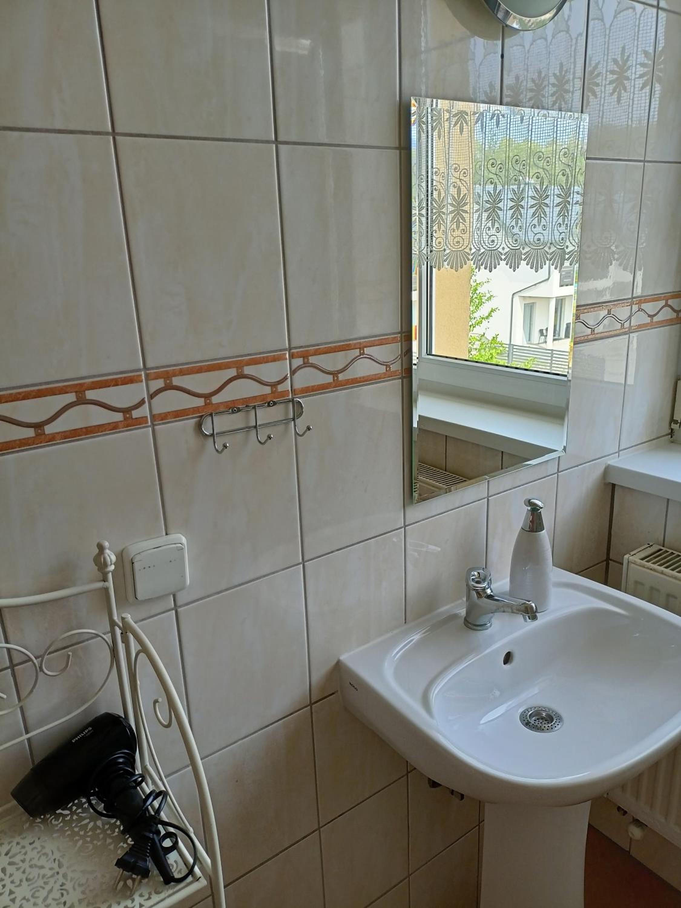 Double Room with Private External Bathroom - Photo 9