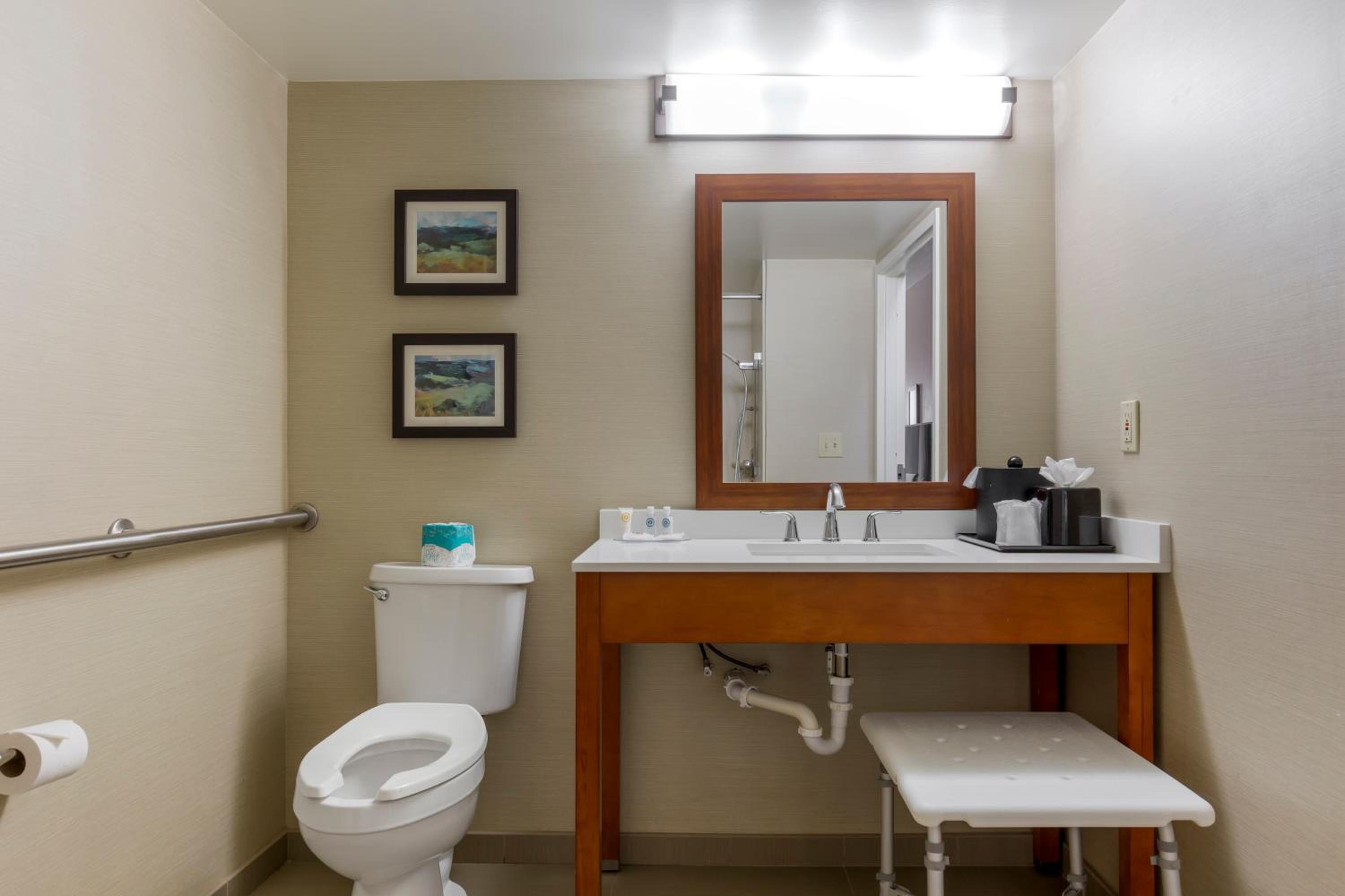 Queen Room with Two Queen Beds and Roll-In Shower - Accessible/Non Smoking - Photo 2