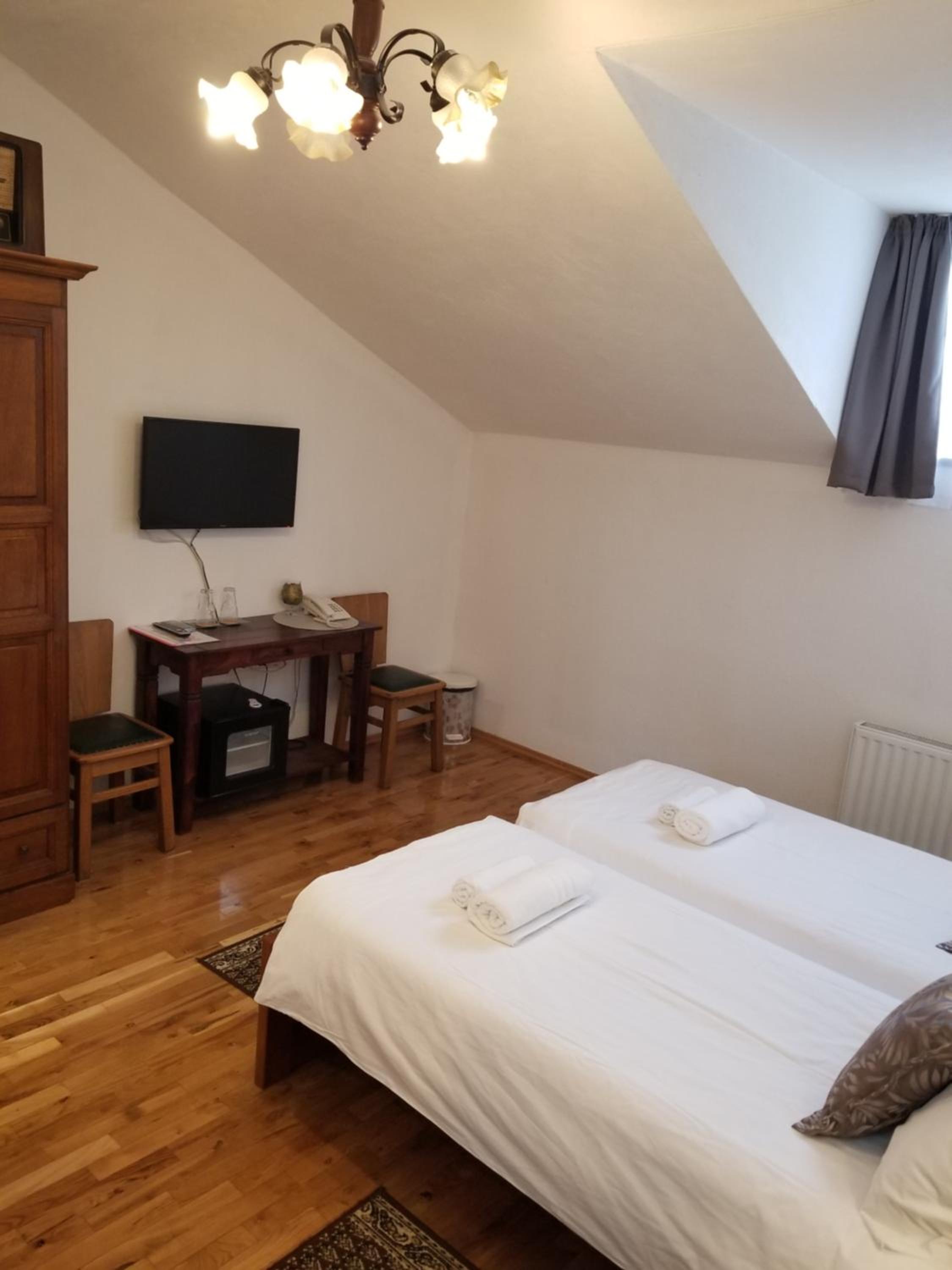 Standard Twin Room photo 2