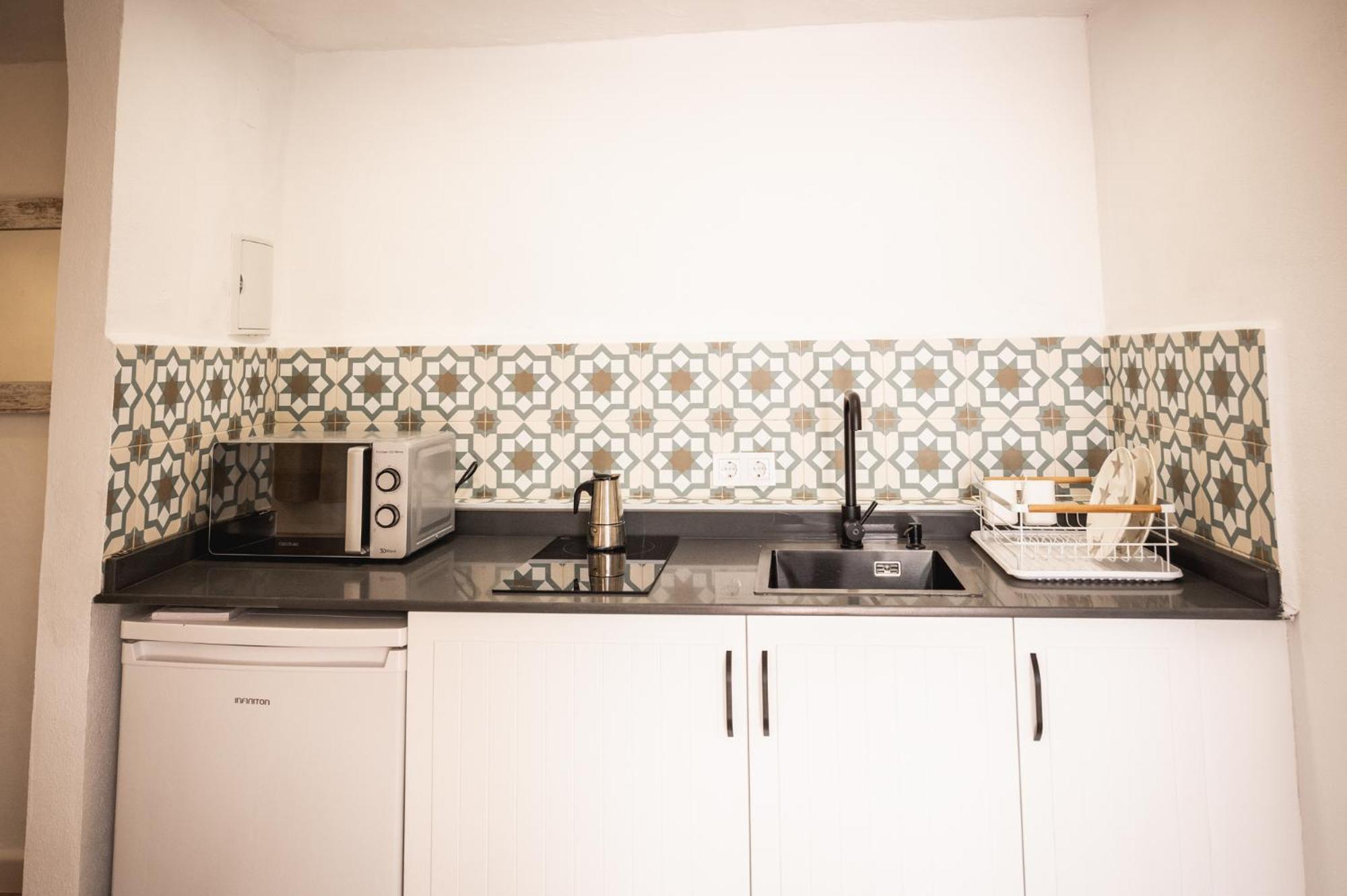 Studio Apartment with Private Bathroom photo 2