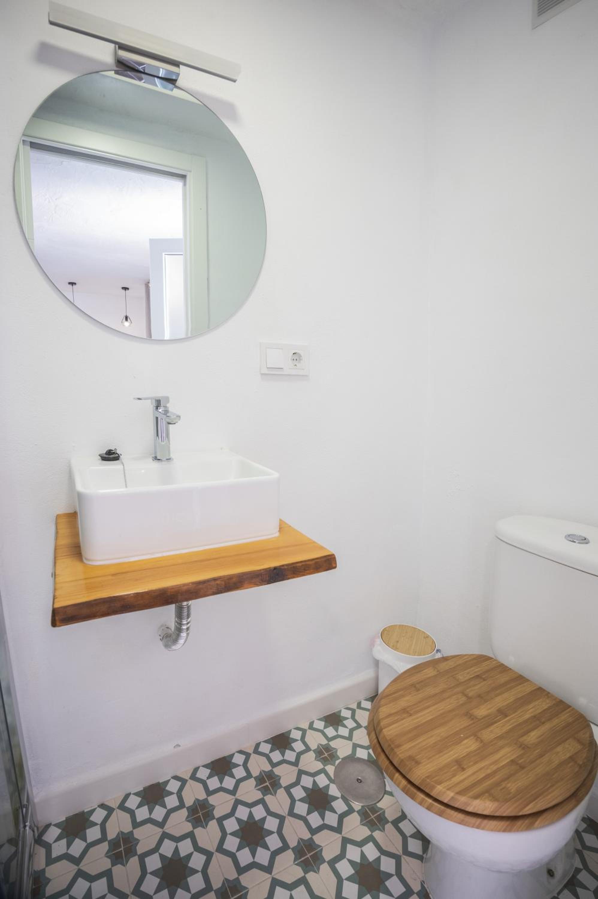 Studio Apartment with Private Bathroom photo 3