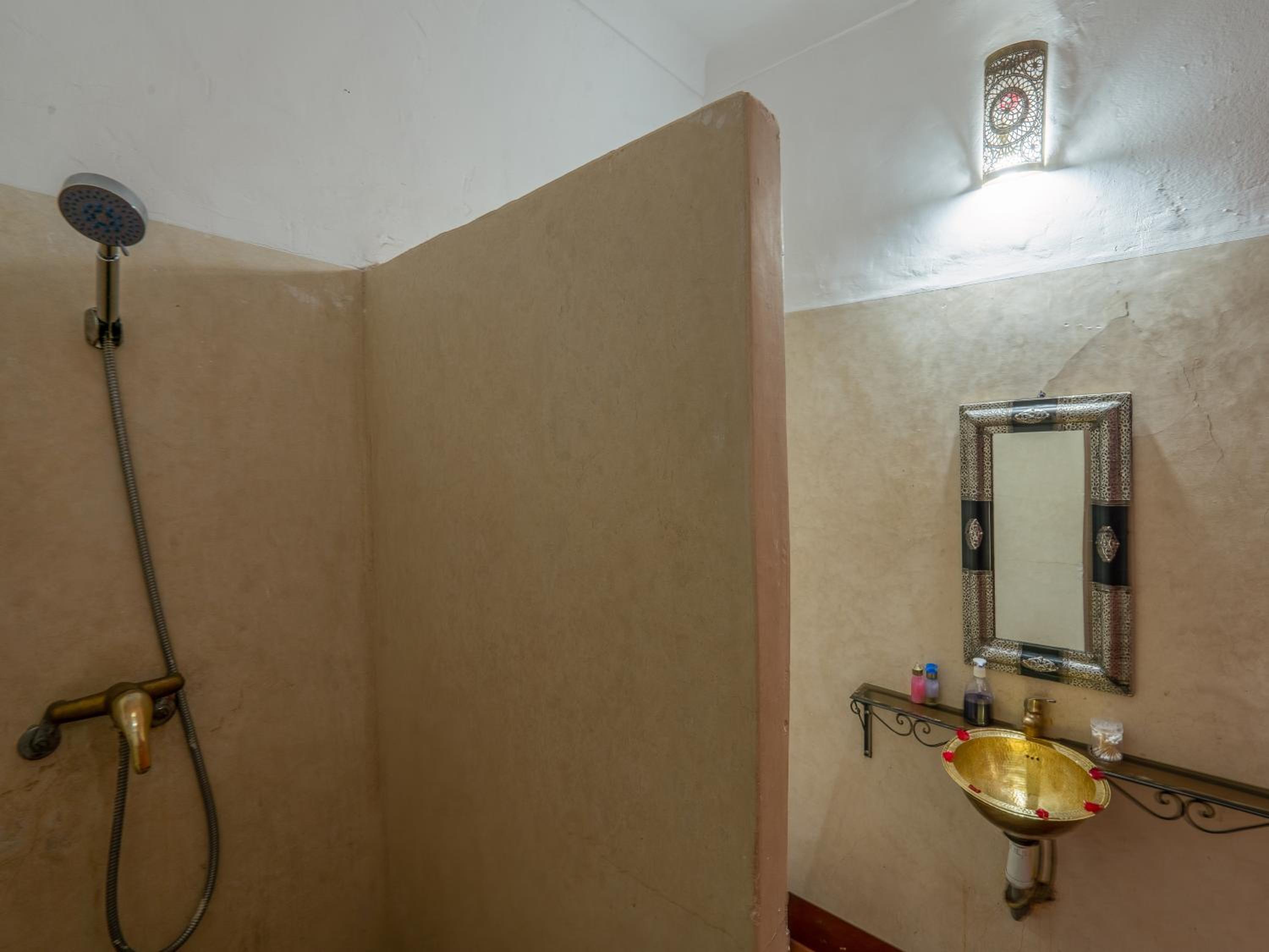 Double Room - Photo 9