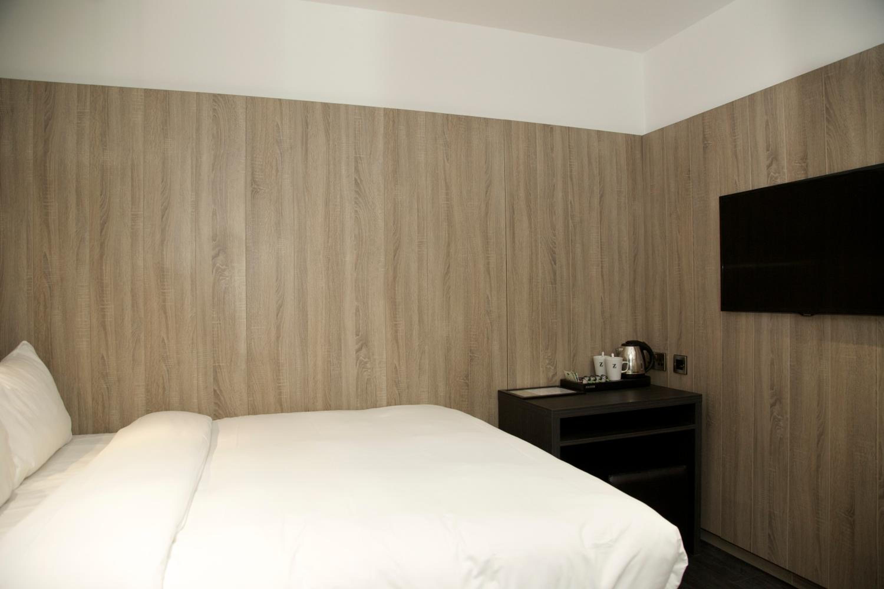 Double Room without Window - Photo 1