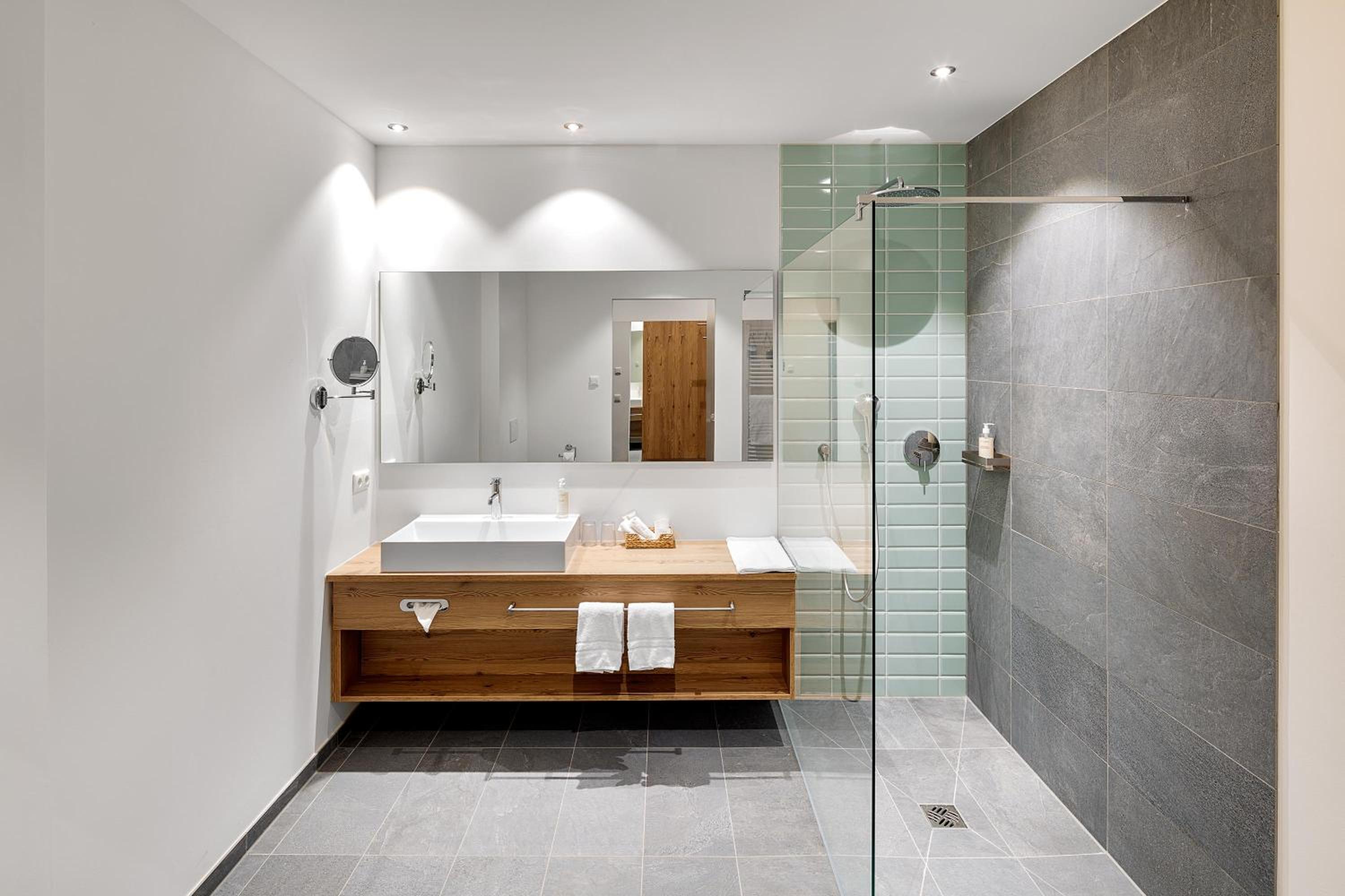 Large Double Room - Photo 6