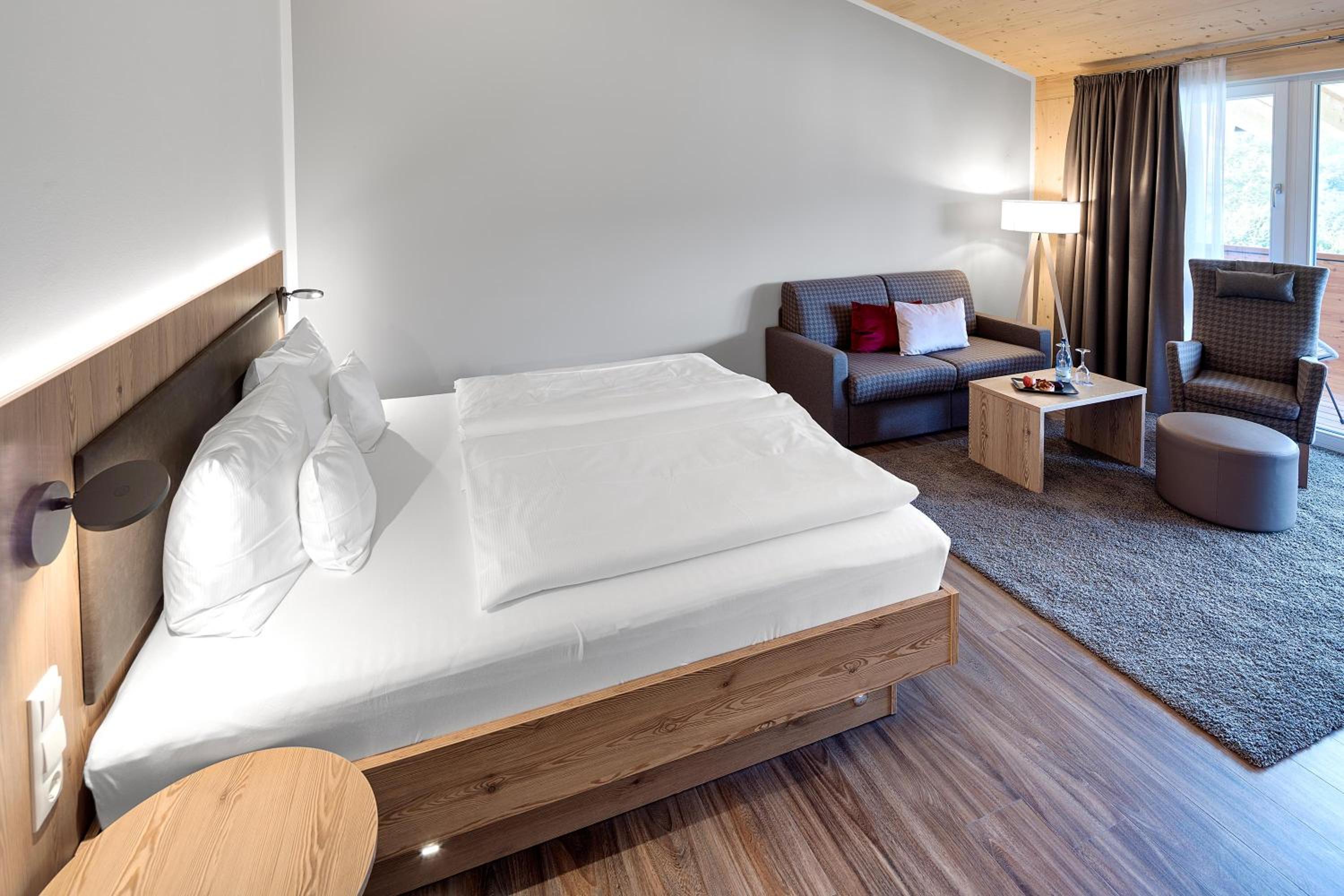Large Double Room - Photo 3
