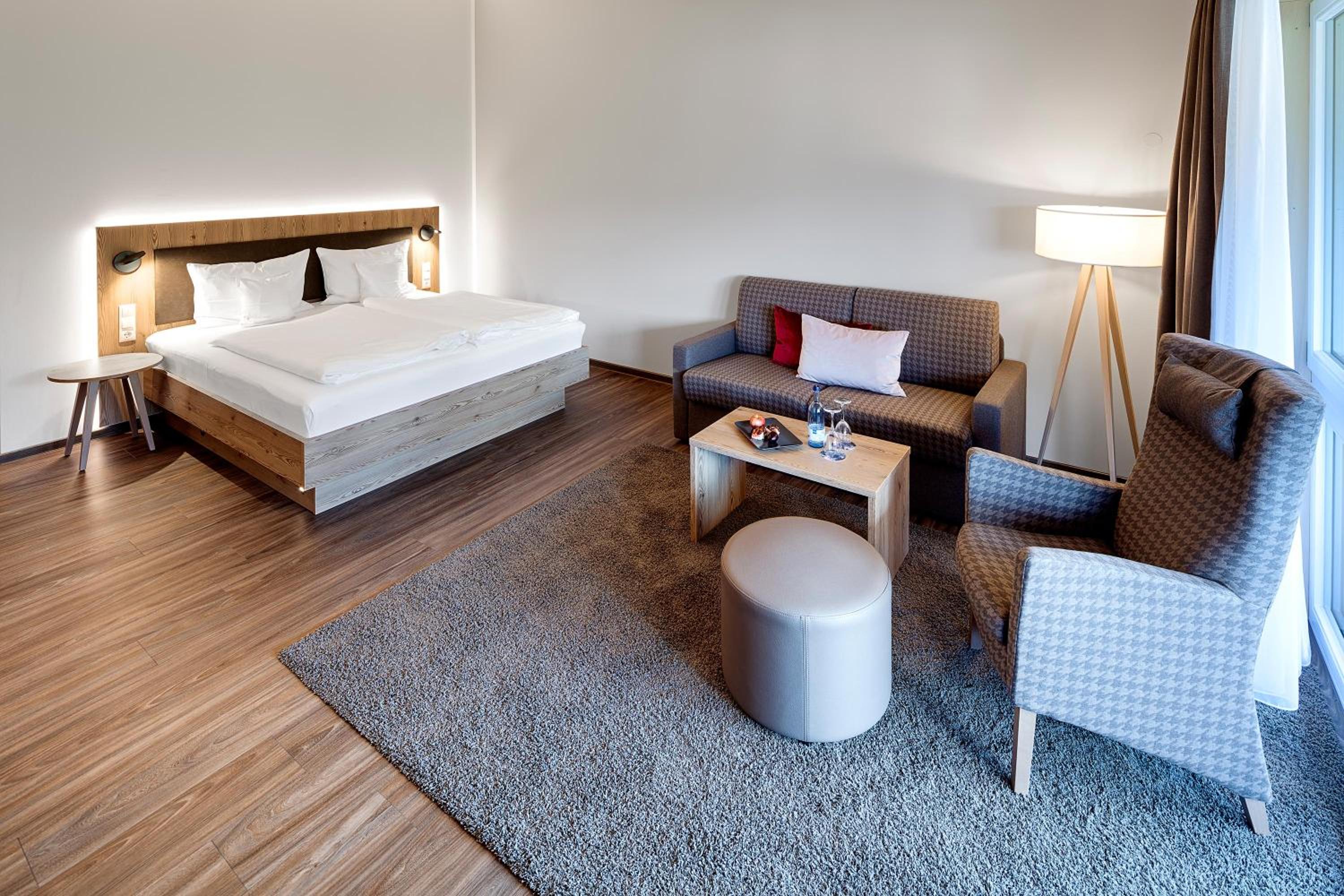Large Double Room - Photo 1