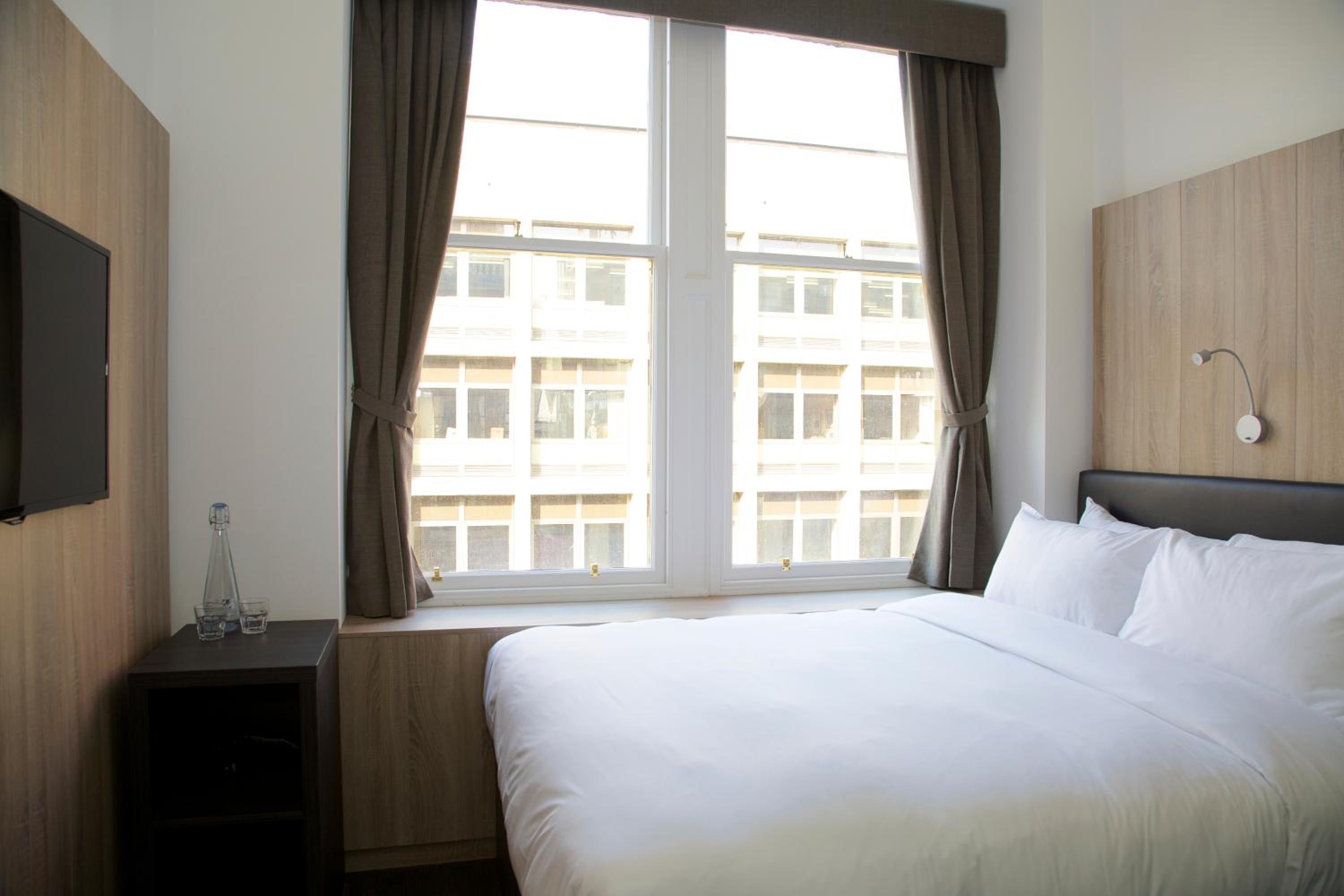 Queen Room - Photo 5