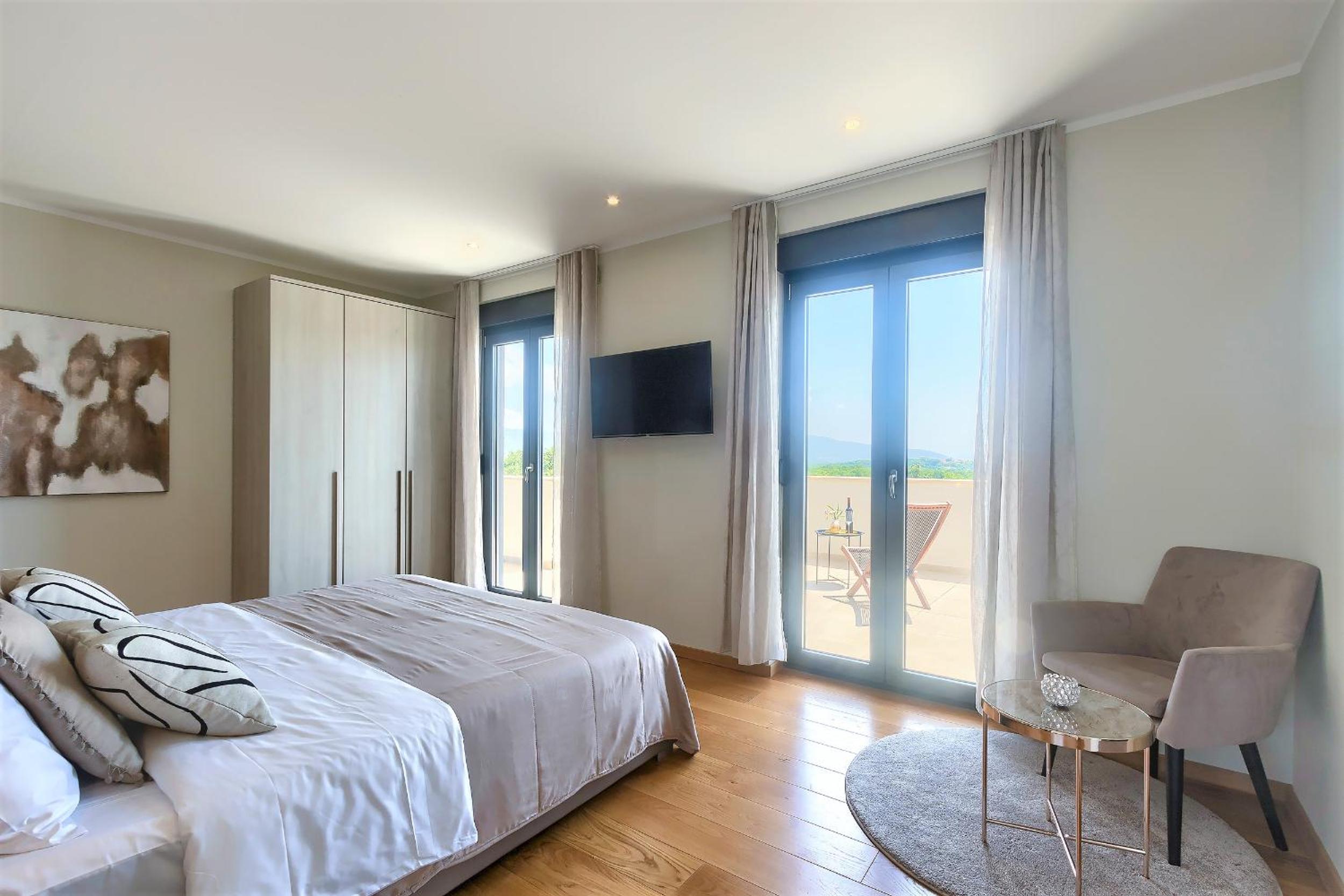 Three-Bedroom Villa photo 1