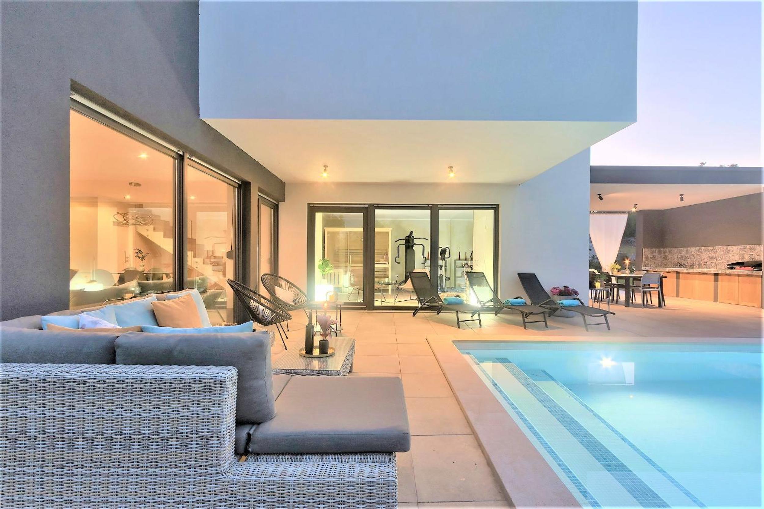 Three-Bedroom Villa photo 3