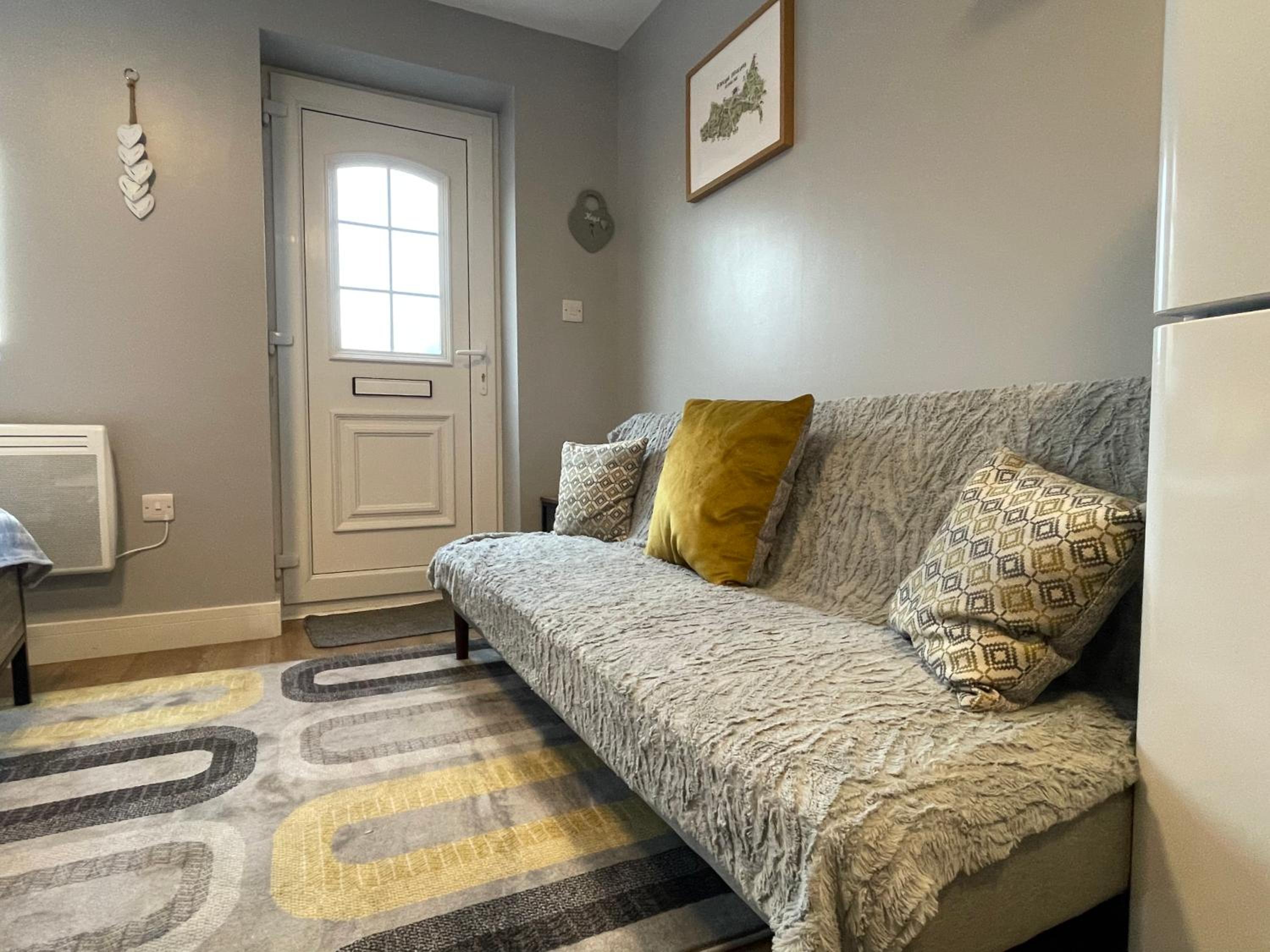 One-Bedroom House - Photo 4