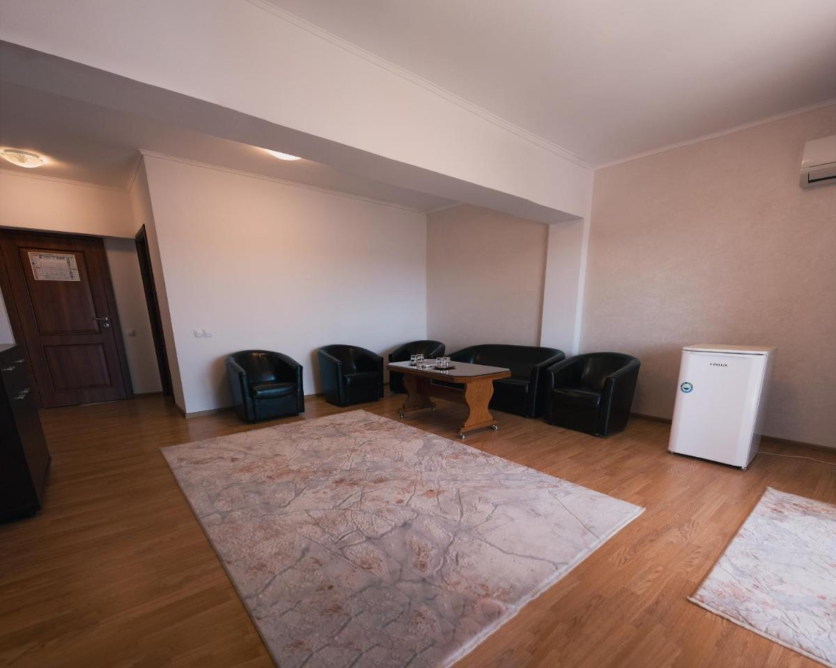 Two-Bedroom Apartment - Photo 3