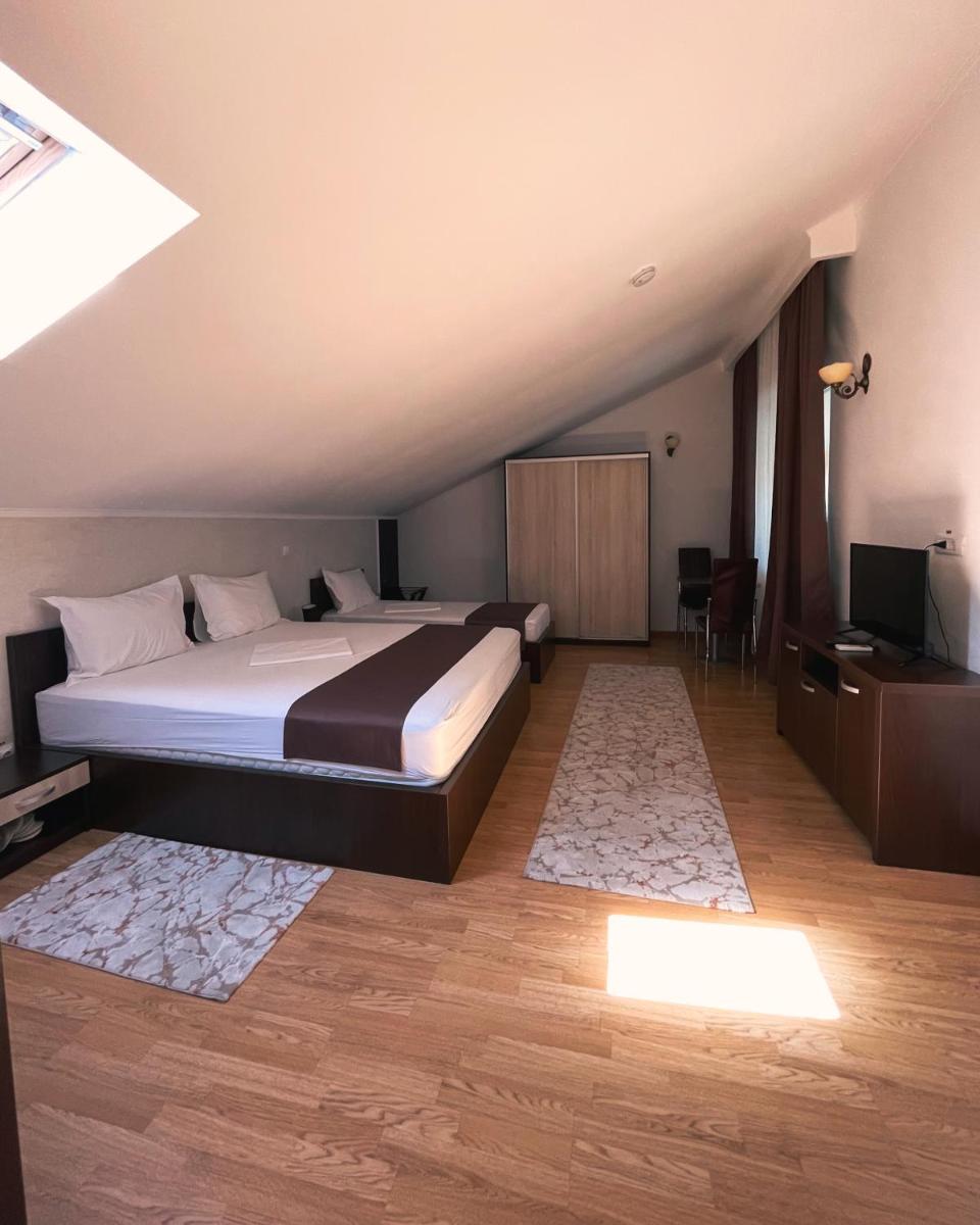 Twin Room with Balcony - Photo 1