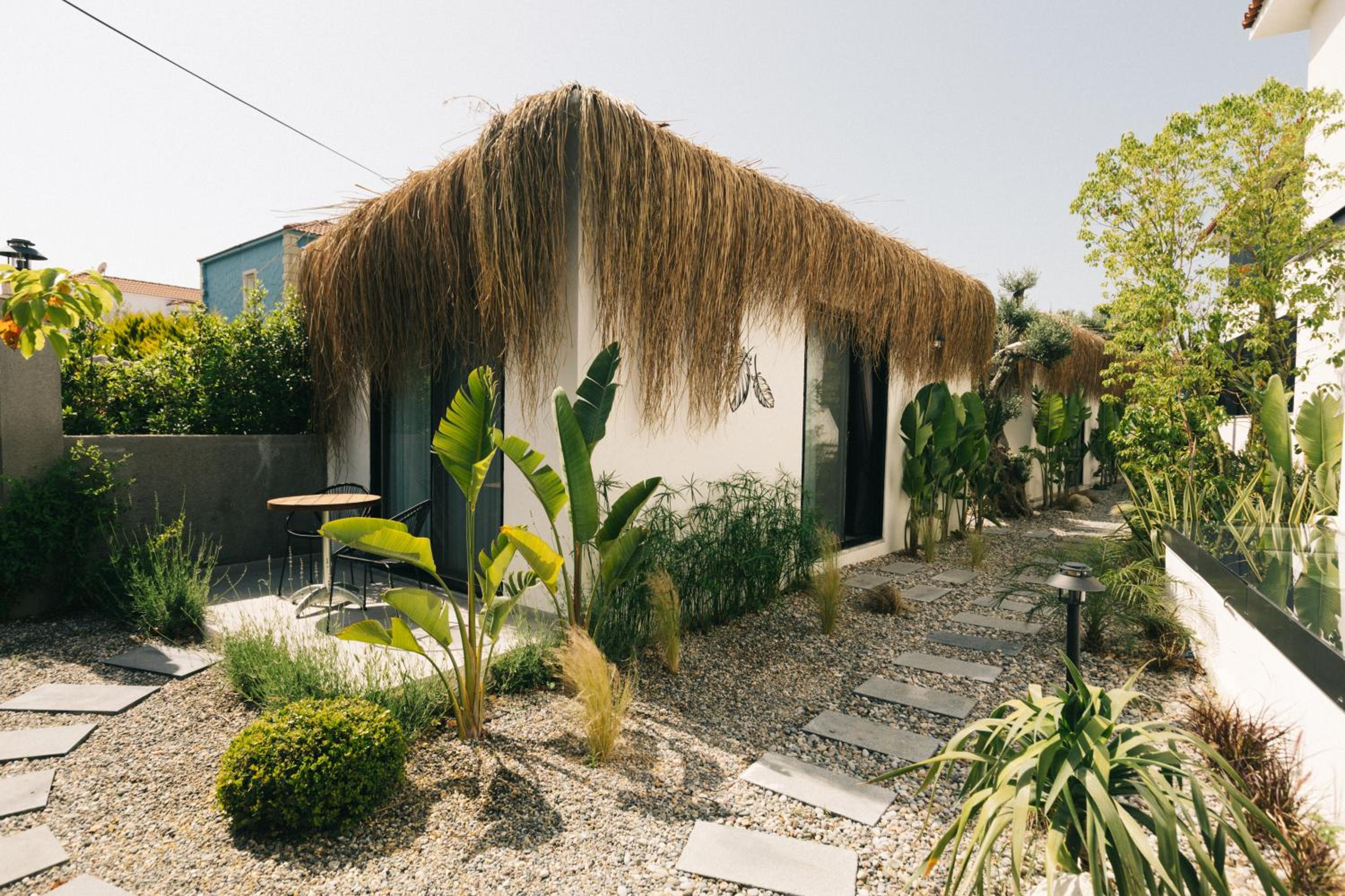 Bungalow with Garden View - Photo 5