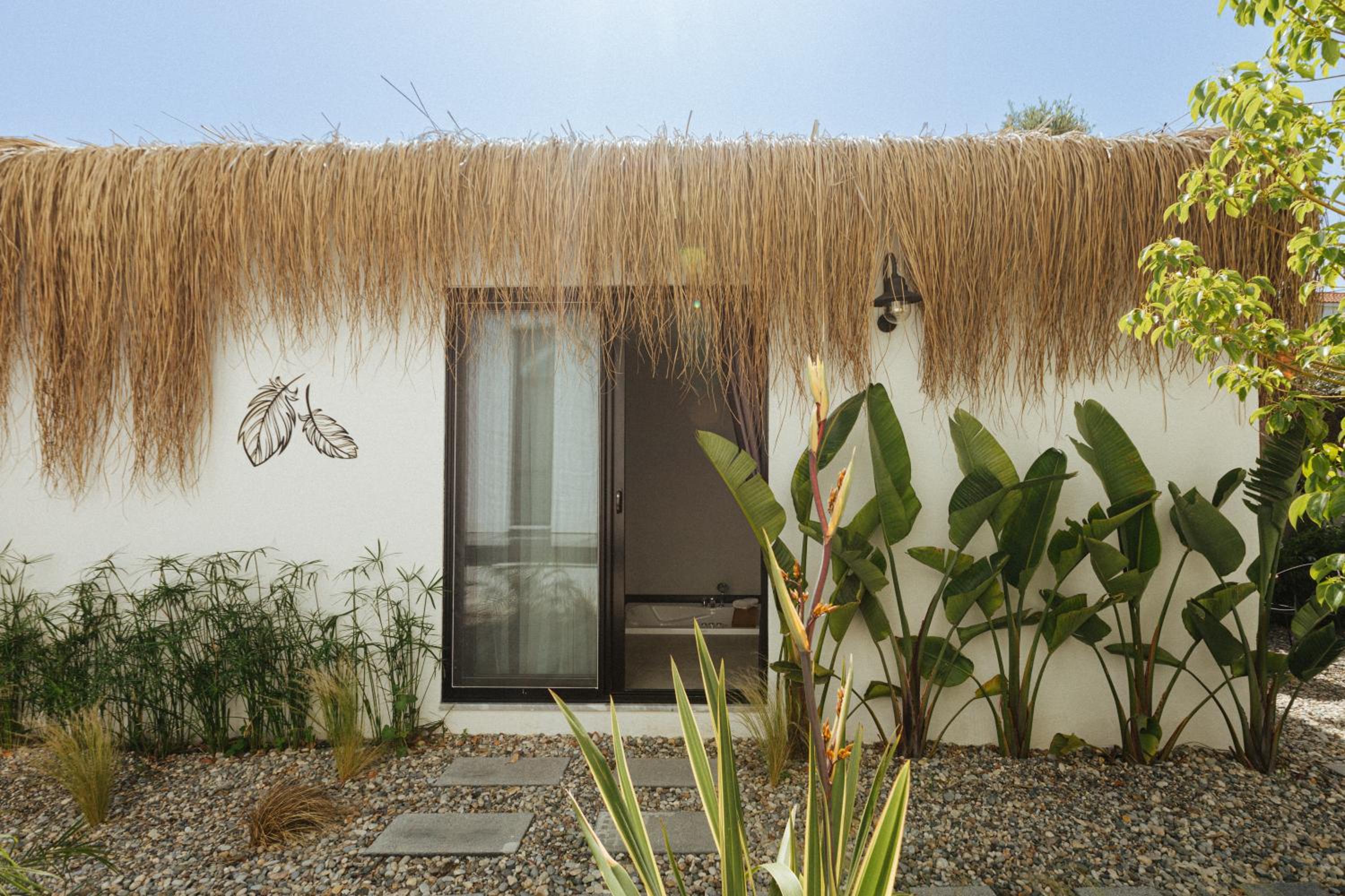 Bungalow with Garden View - Photo 4