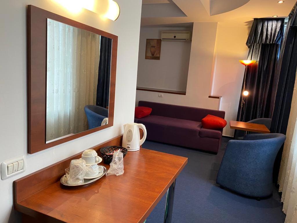 Suite with Terrace - Photo 5
