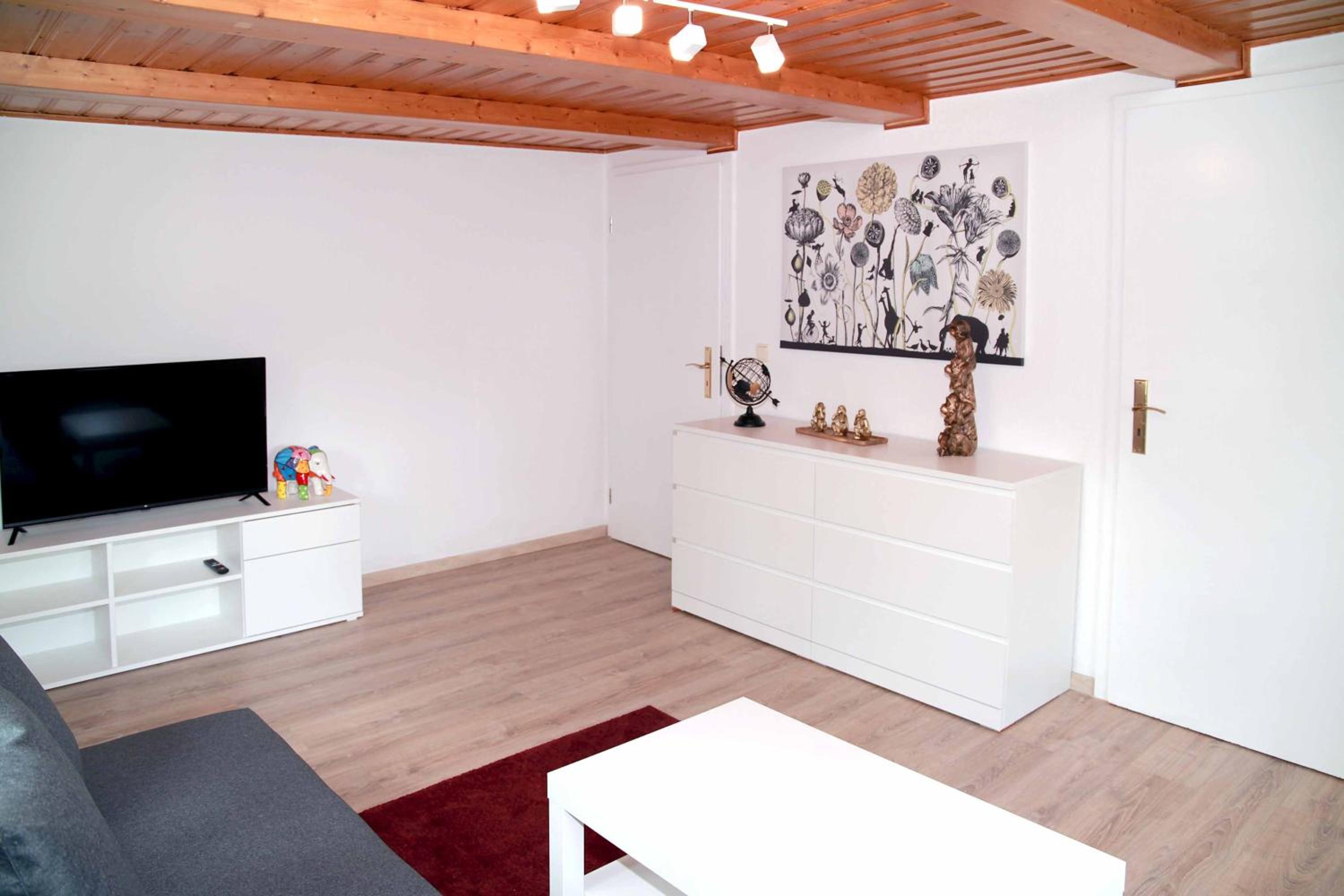 One-Bedroom Apartment photo 2
