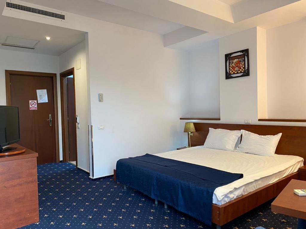 King Room with Balcony - Photo 1