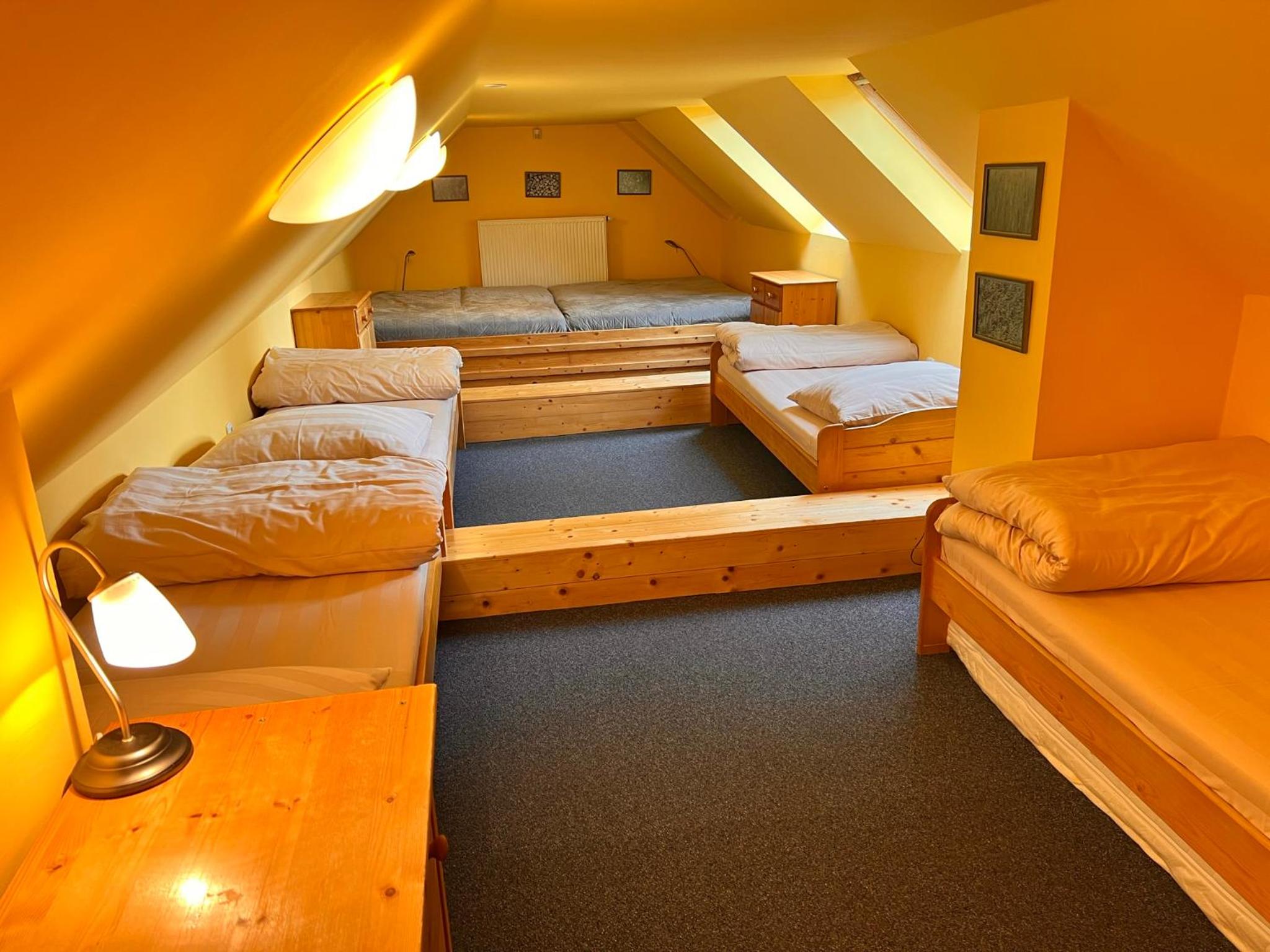 Large Twin Room - Photo 1