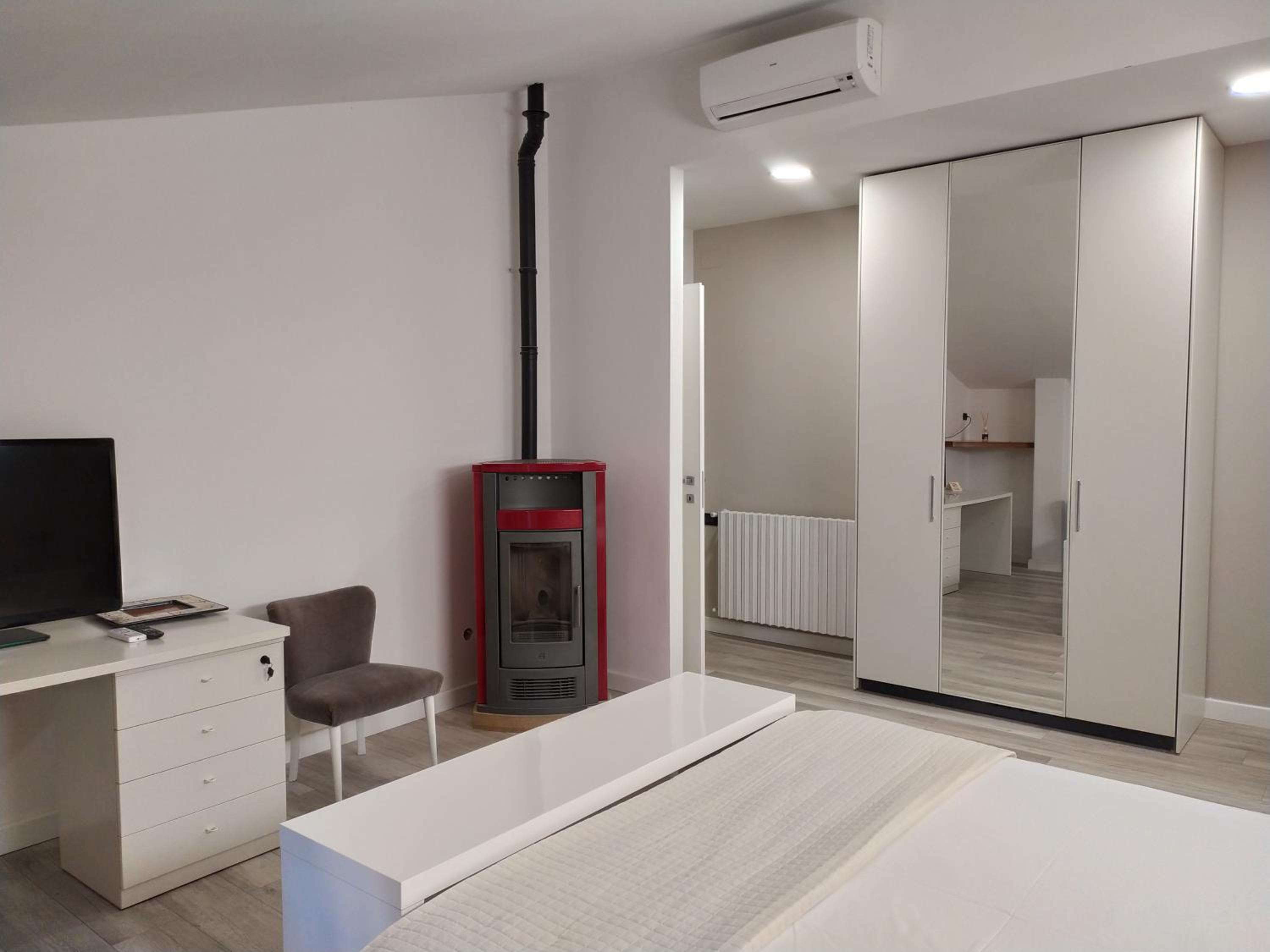 Quadruple Room with Private Bathroom - Photo 2