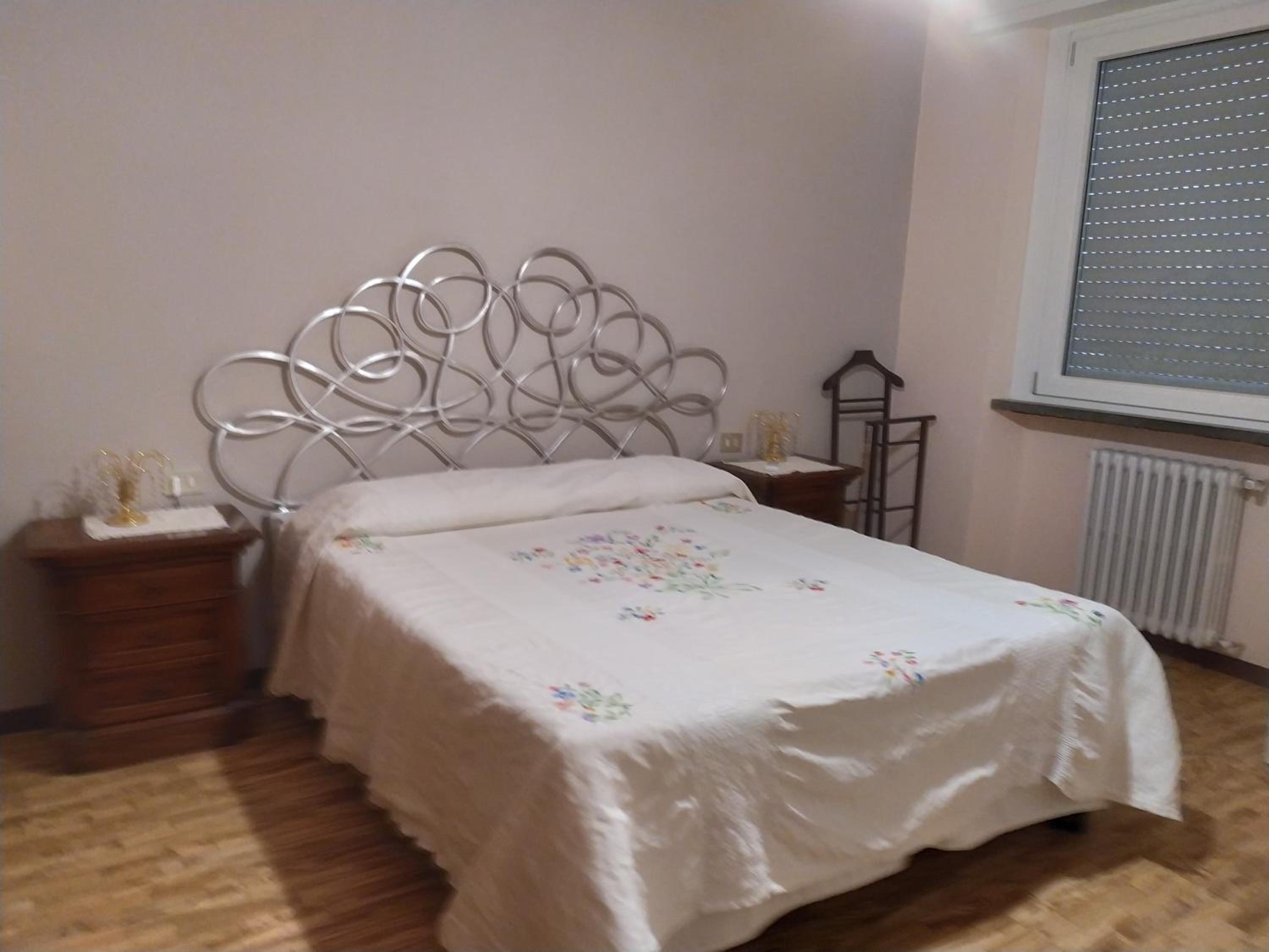 Large Double Room - Photo 1