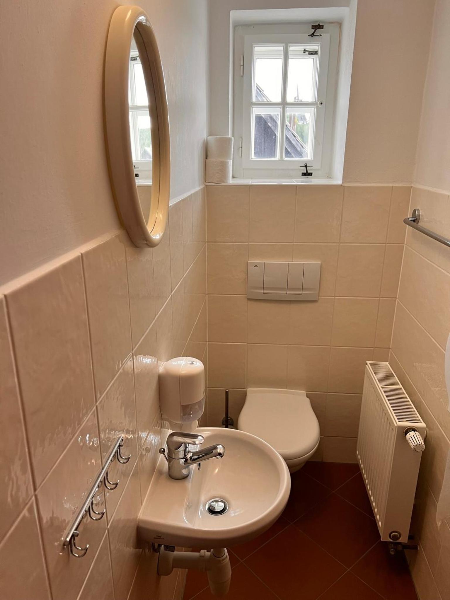 Large Twin Room - Photo 2