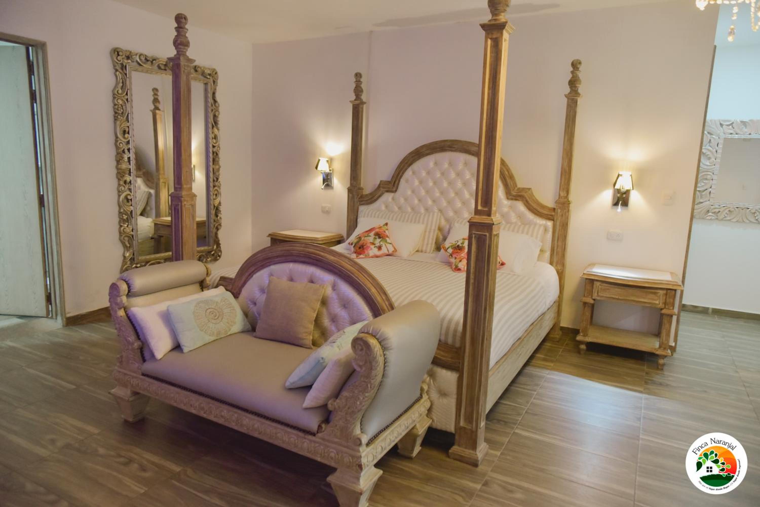 Deluxe Suite with Spa Bath photo 3