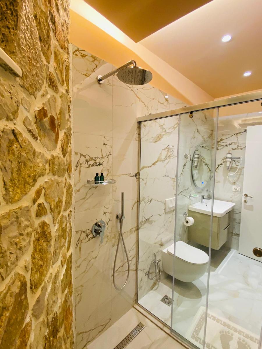 Deluxe Double Room with Balcony and Sea View photo 3