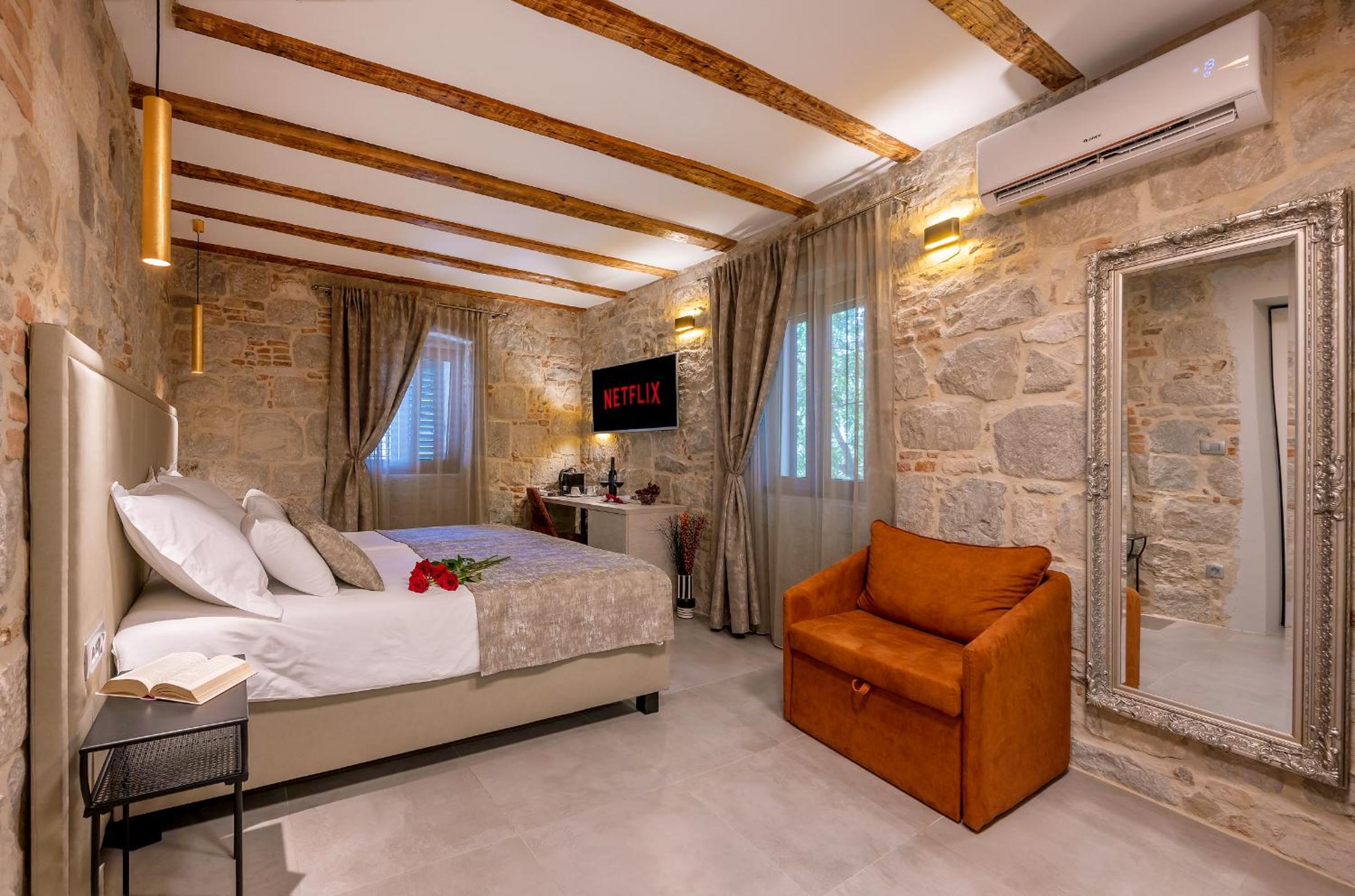 Deluxe Double or Twin Room photo 1
