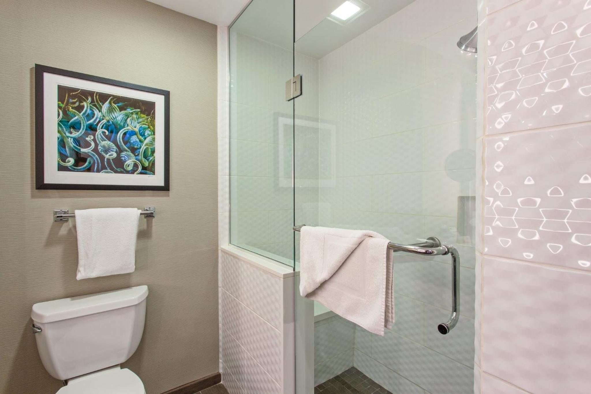 One-Bedroom Suite thumbnail 5