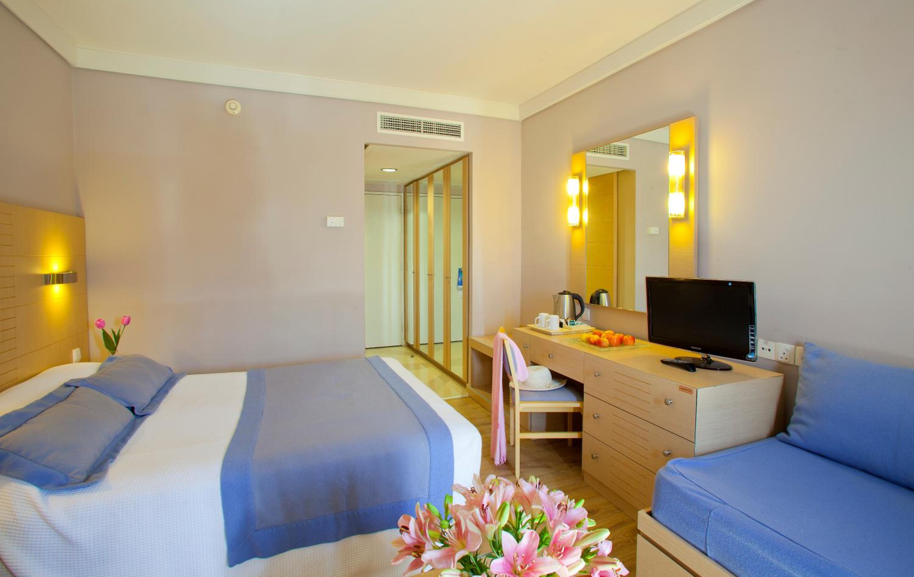 Double or Twin Room - Photo 5