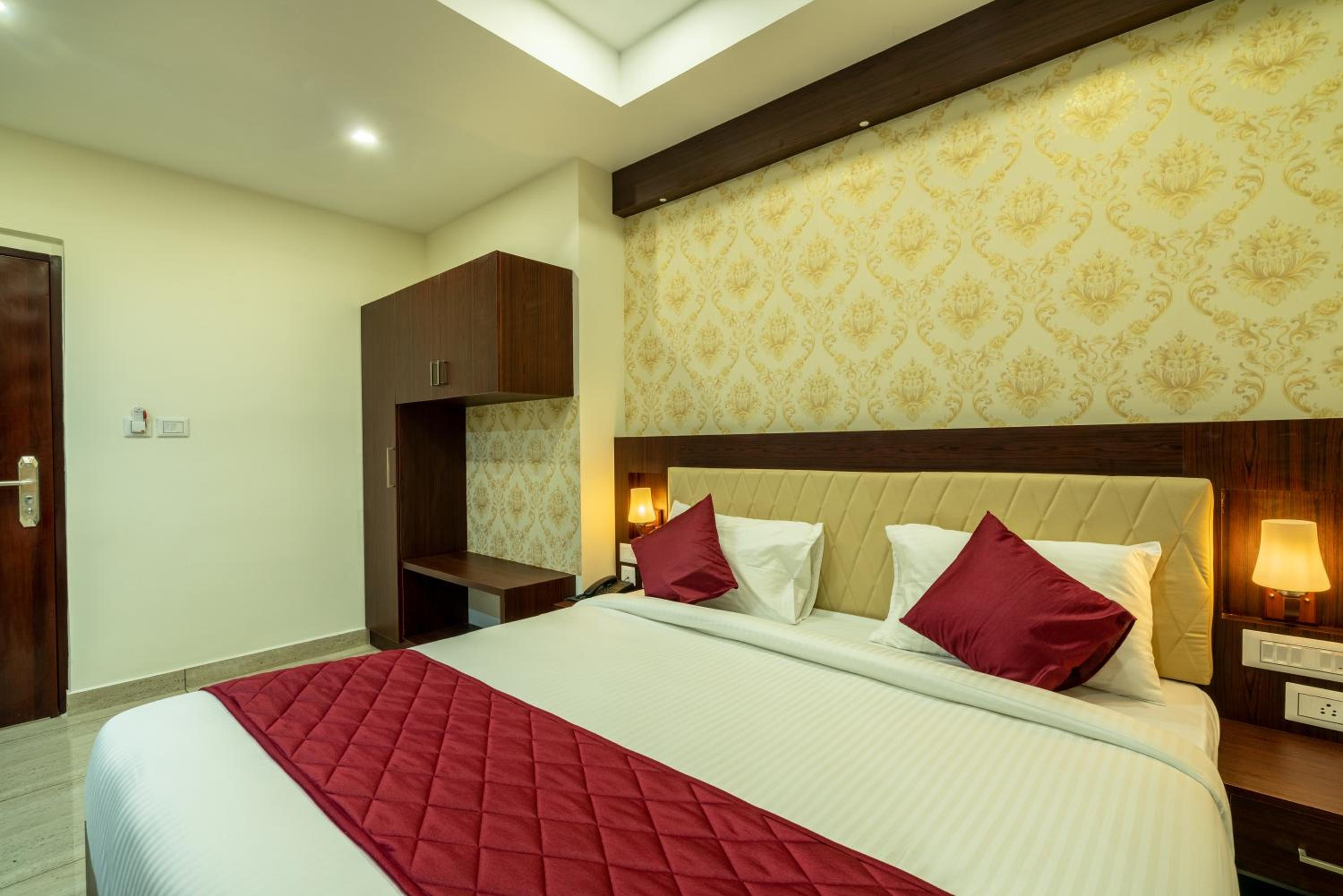 Deluxe Double Room - Photo 10