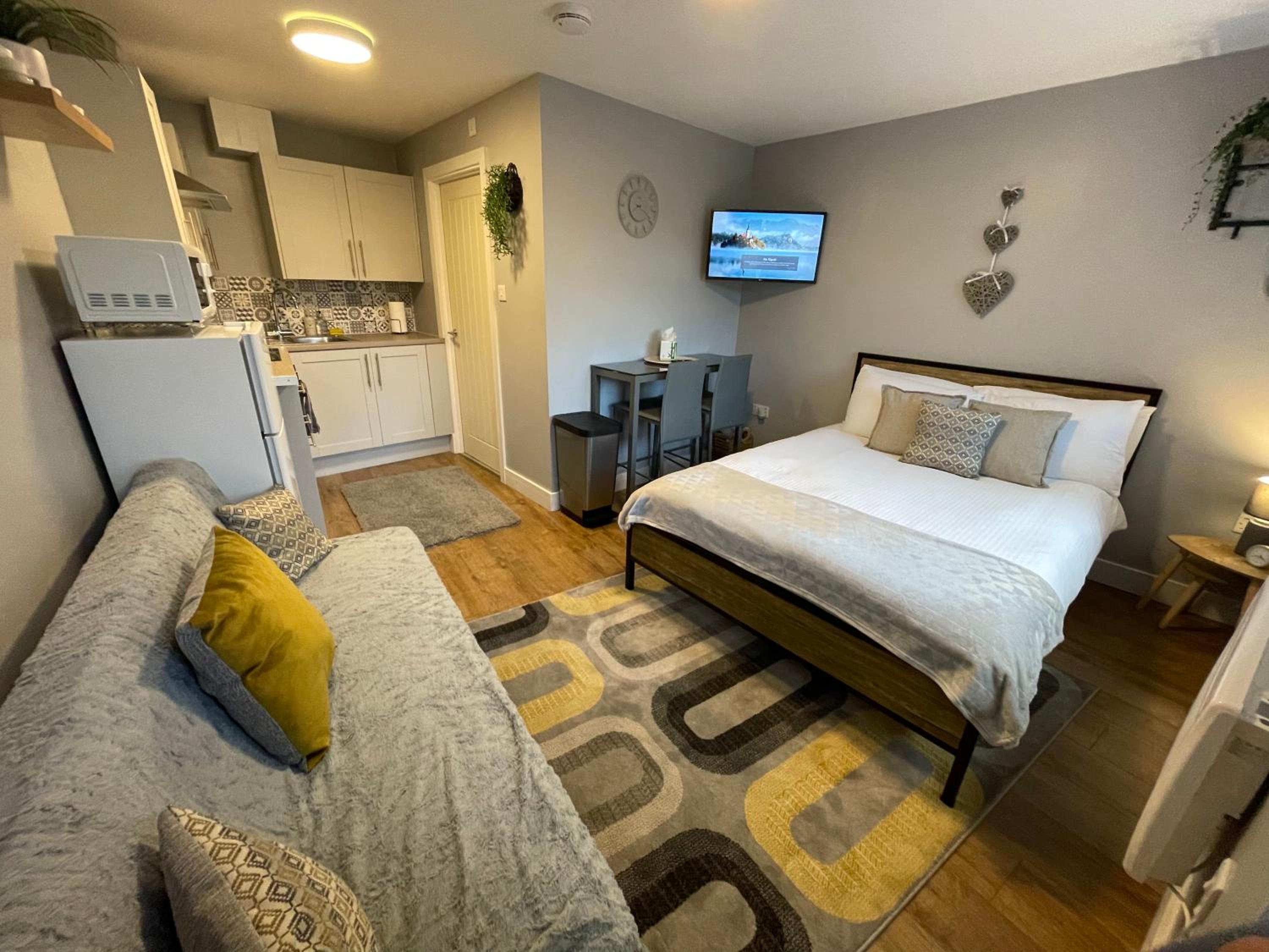 One-Bedroom House - Photo 2