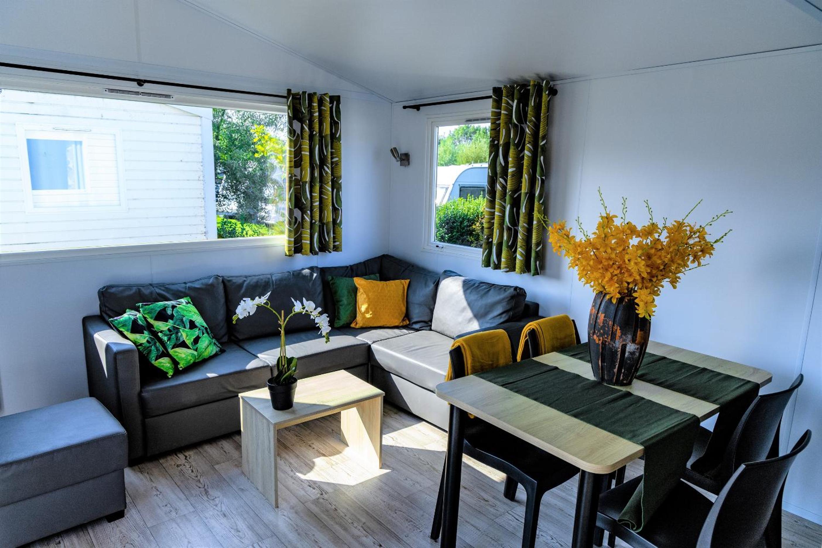 Superior Stacaravan 4 personen (2 slaapkamers) photo 2
